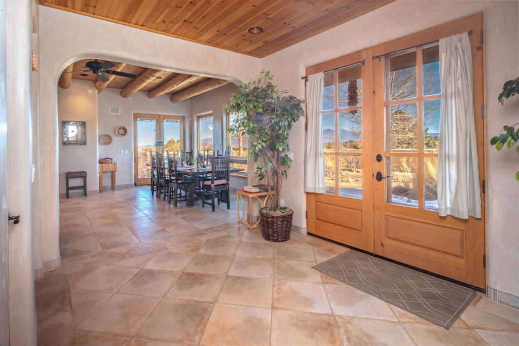 Photo of 98 Calle Mirador, Ranchos de Taos, NM 87557 (MLS # 114435)