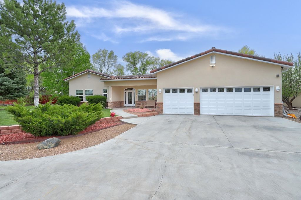 Photo of 22 Adame Lane, Ranchos de Taos, NM 87557 (MLS # 114206)