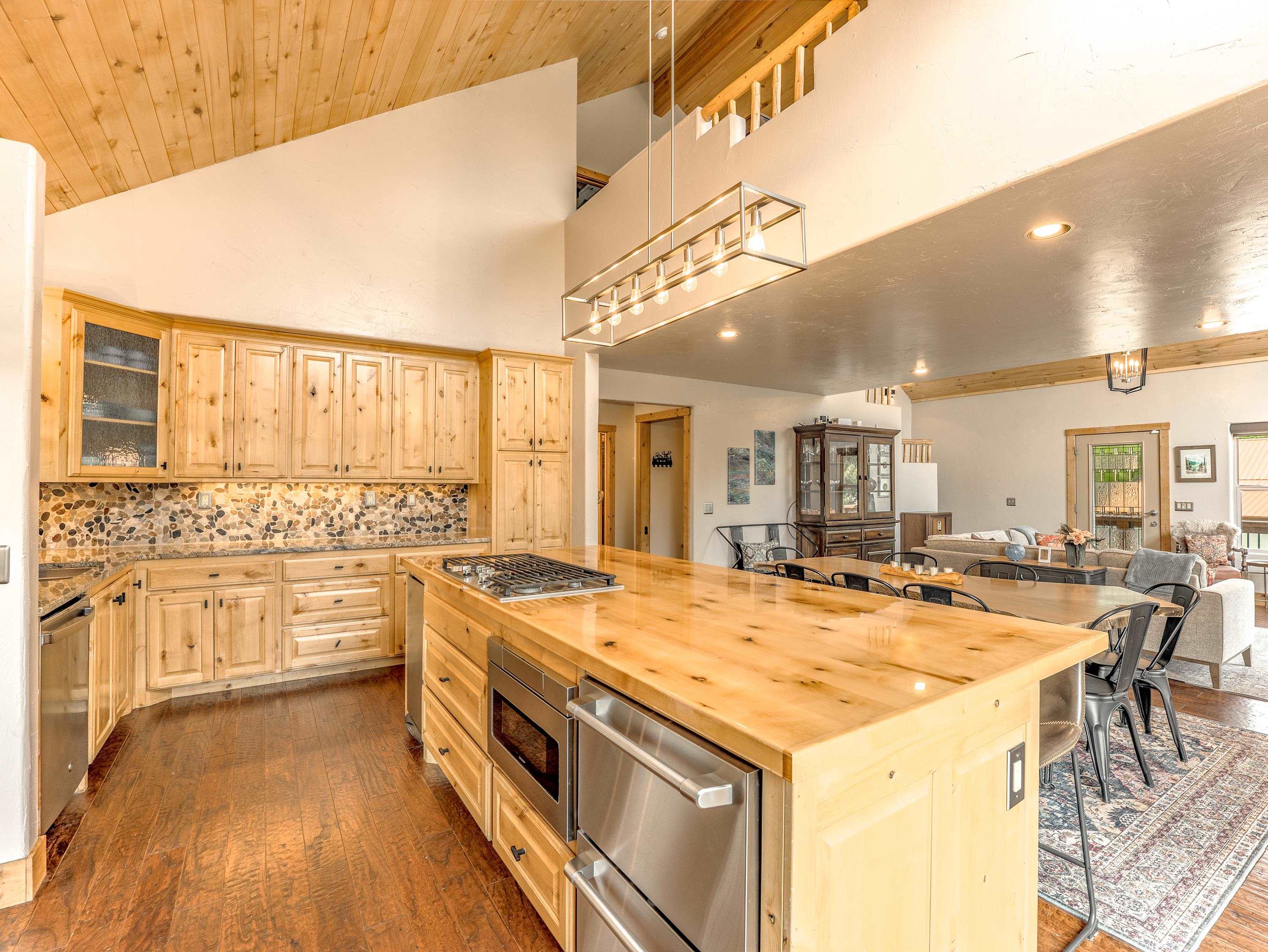 Angel Fire, New Mexico 87710, United States, 4 Bedrooms Bedrooms, ,3 BathroomsBathrooms,Residential,Active,173470