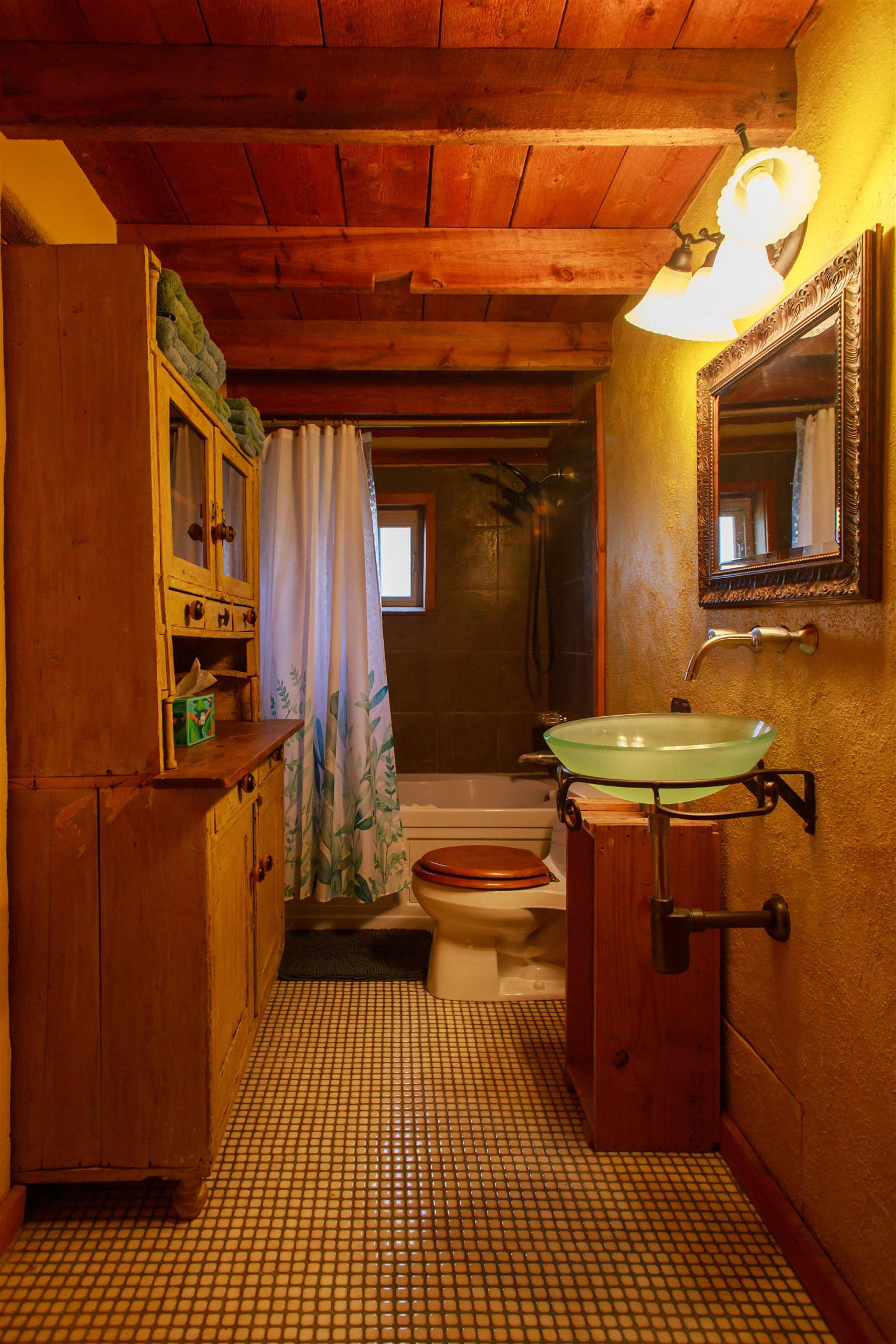 Penasco, New Mexico 87553, United States, 3 Bedrooms Bedrooms, ,2 BathroomsBathrooms,Residential,Active,155133