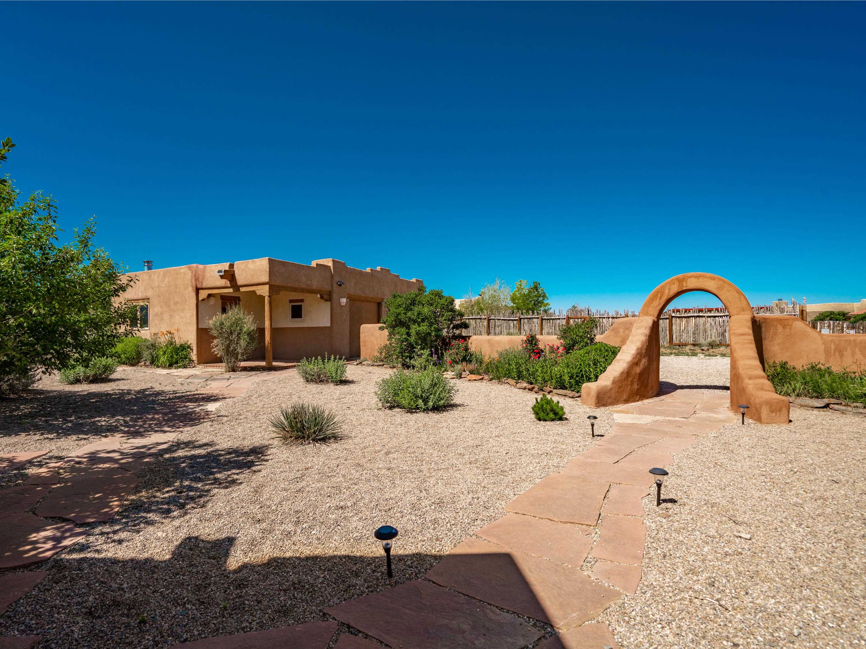 Ranchos De Taos, New Mexico 87557, United States, 3 Bedrooms Bedrooms, ,4 BathroomsBathrooms,Residential,Active,153019