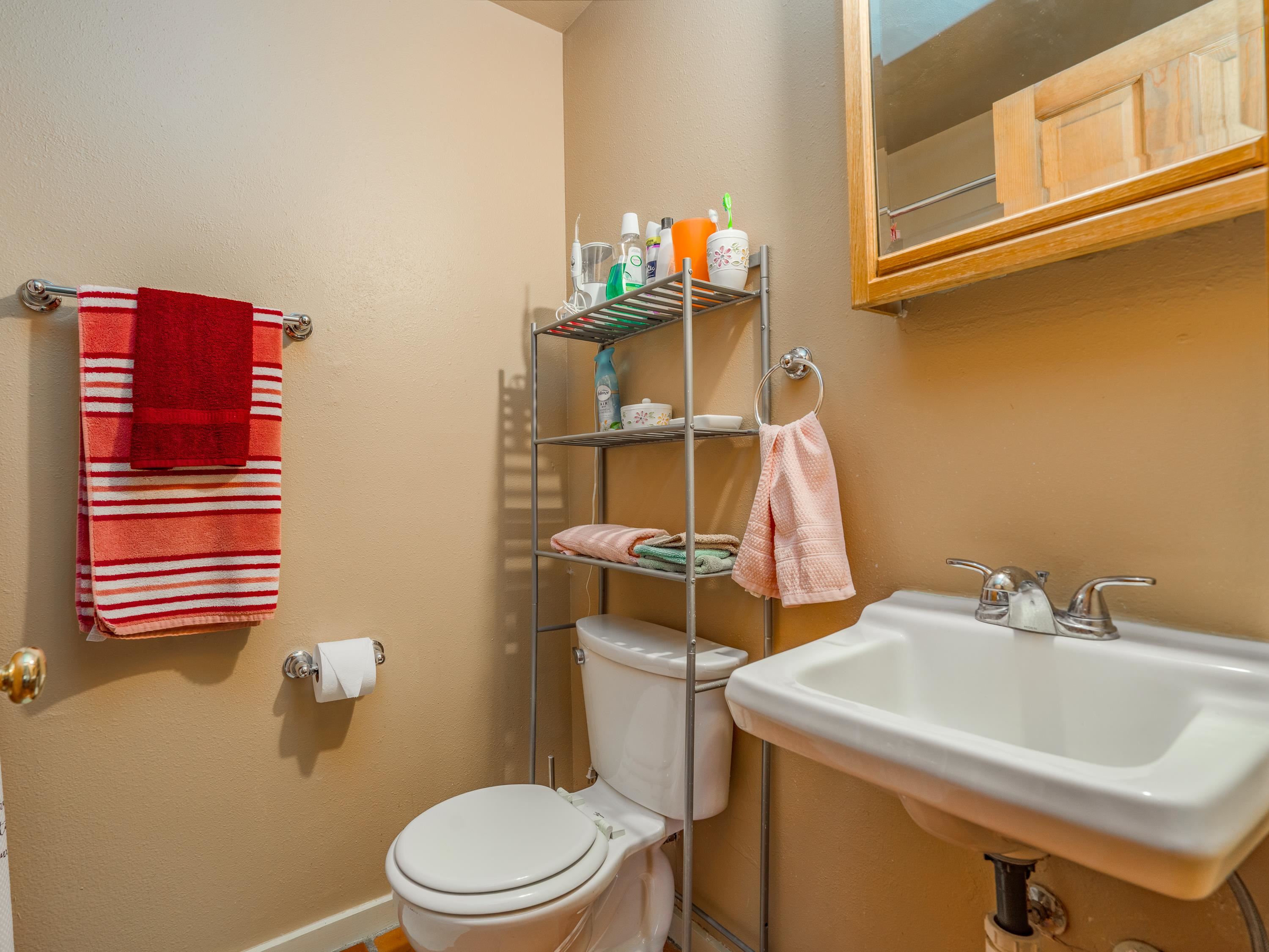 Ranchos De Taos, New Mexico 87557, United States, 3 Bedrooms Bedrooms, ,4 BathroomsBathrooms,Residential,Active,153019