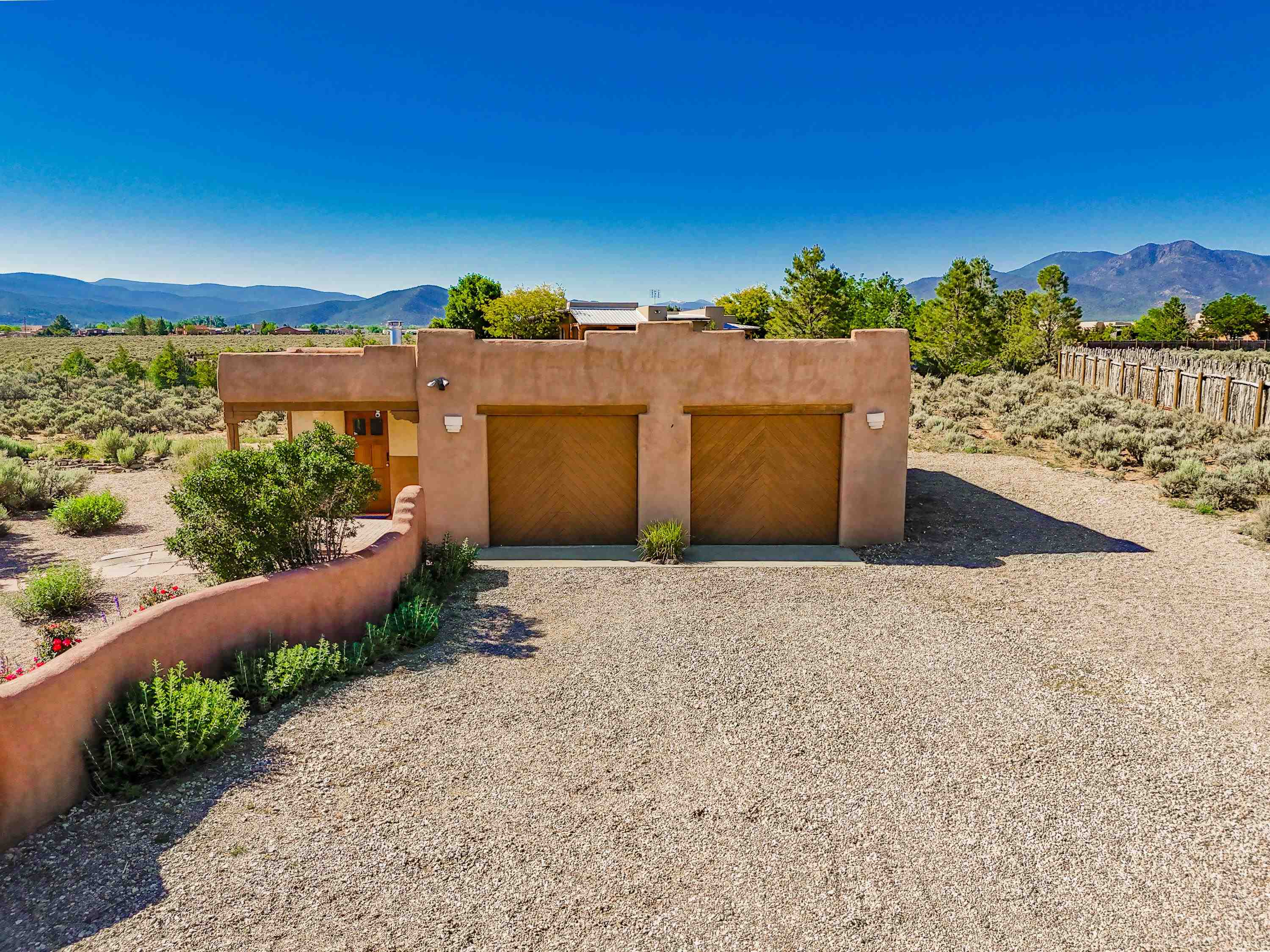 Ranchos De Taos, New Mexico 87557, United States, 3 Bedrooms Bedrooms, ,4 BathroomsBathrooms,Residential,Active,153019