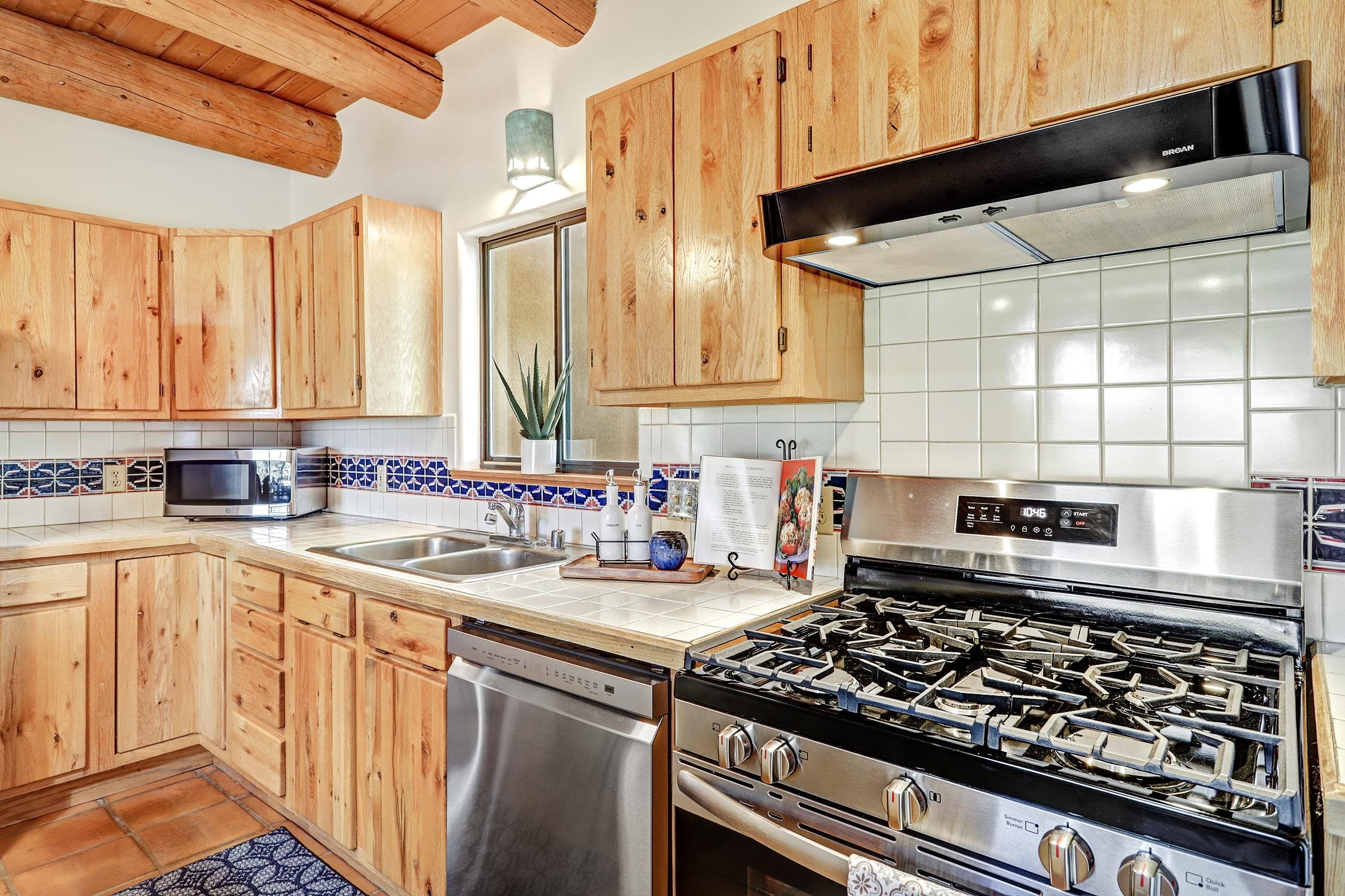 9 Nickell Rd, Ranchos de Taos, New Mexico image 8
