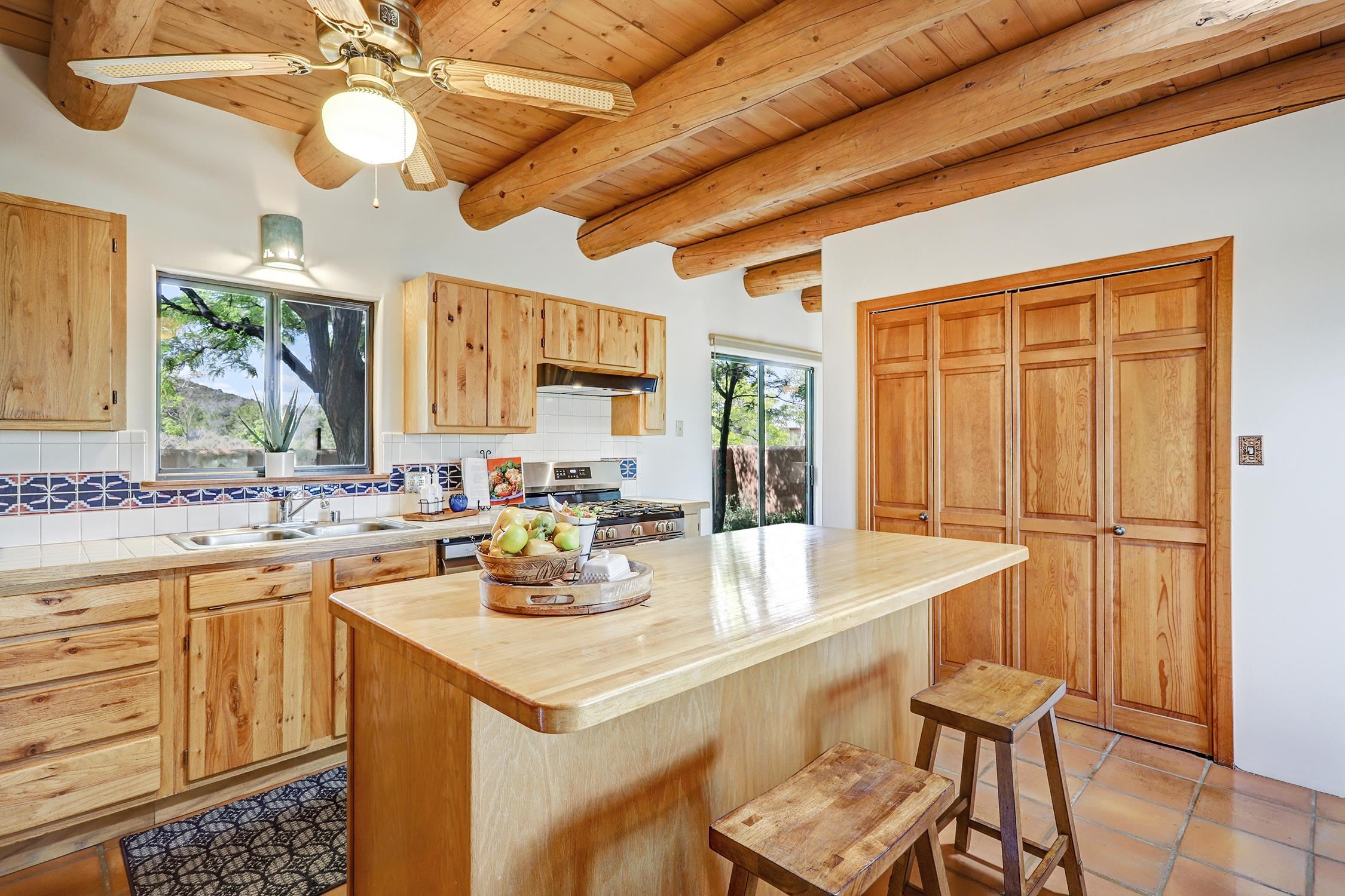 9 Nickell Rd, Ranchos de Taos, New Mexico image 6