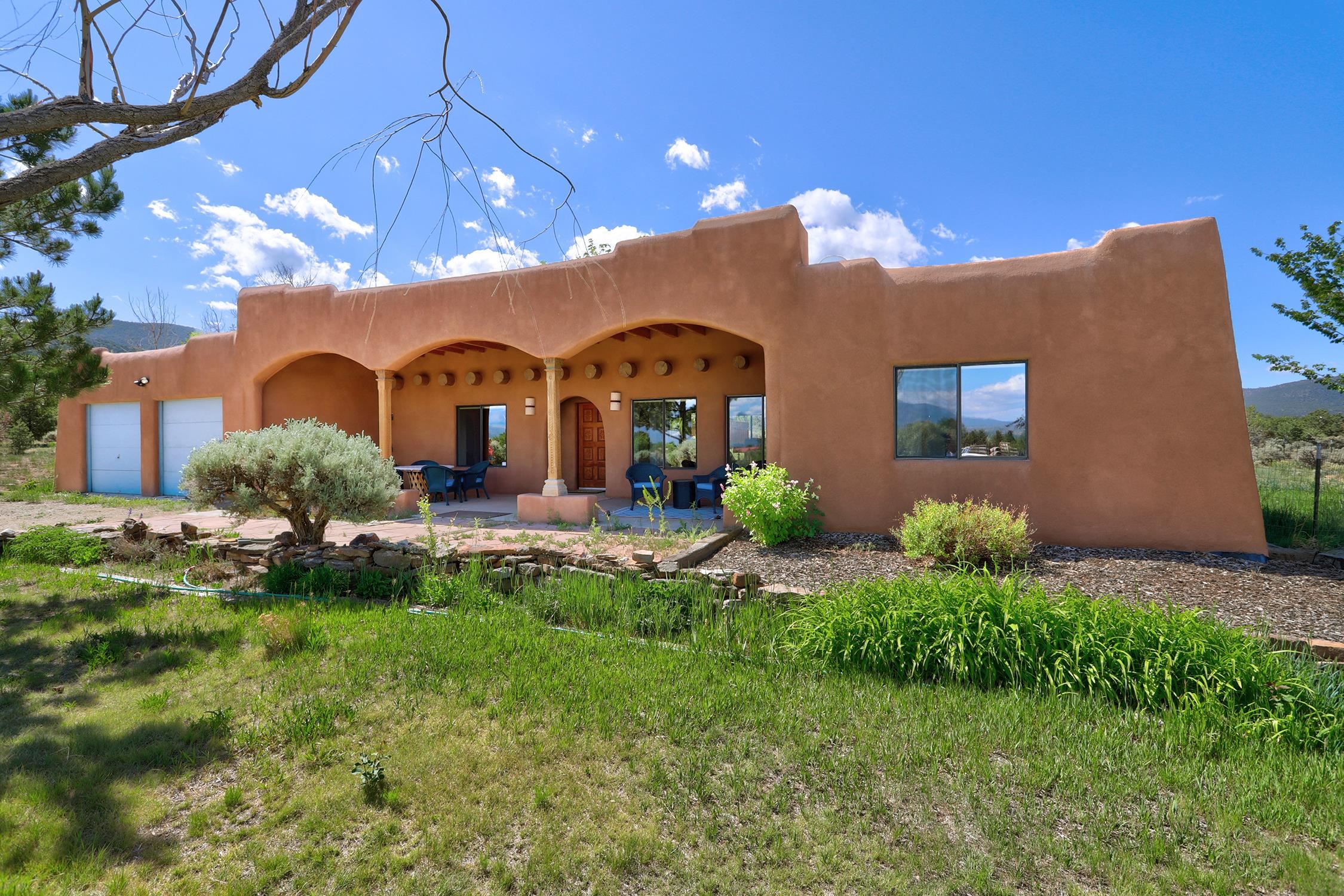 9 Nickell Rd, Ranchos de Taos, New Mexico image 1