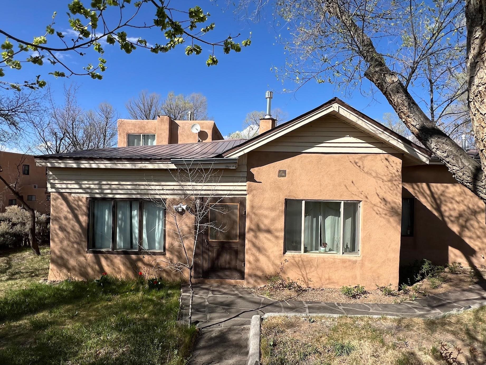 209 Herdner Road, Taos, New Mexico image 1