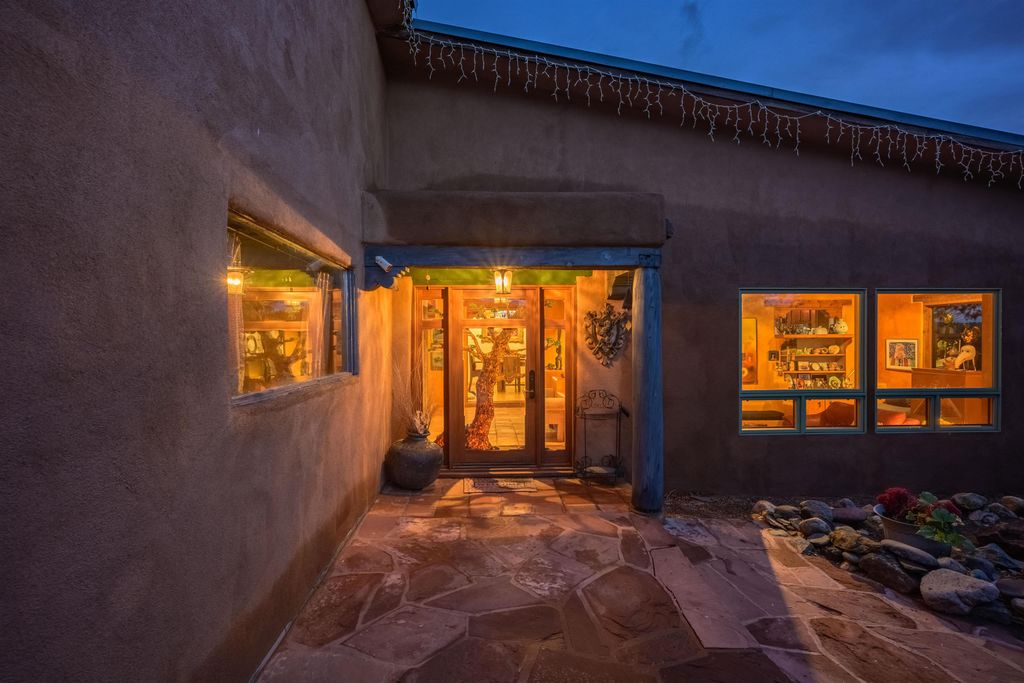 Photo of 42 A and B Arroyo Hondo Seco Road, Arroyo Hondo, NM 87513 (MLS # 114612)