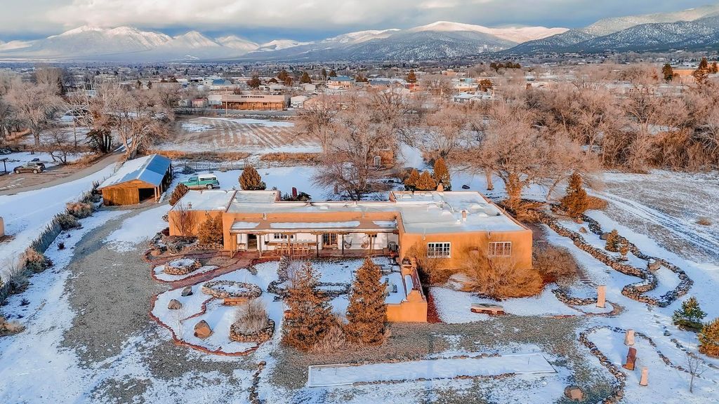 Photo of 7236 Highway 518, Ranchos de Taos, NM 87557 (MLS # 114501)