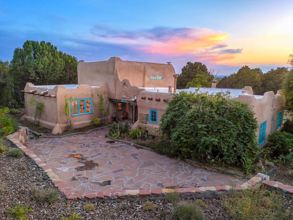 Photo of 639 Don Nicholas, Taos, NM 87571 (MLS # 114320)