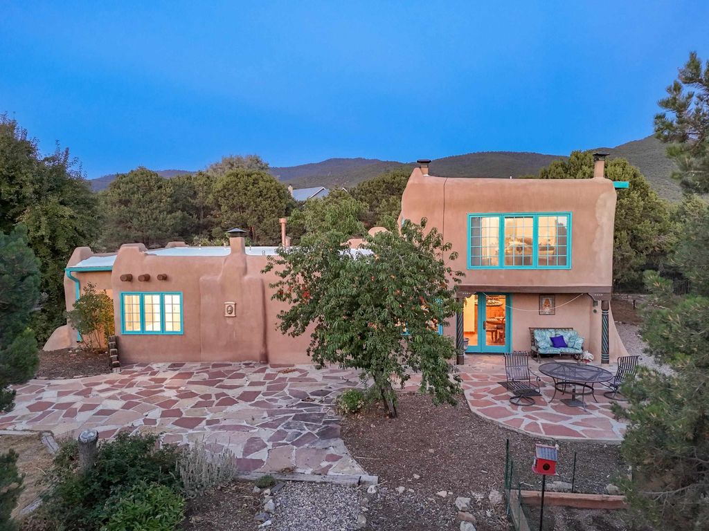 Photo of 639 Don Nicholas, Taos, NM 87571 (MLS # 114320)