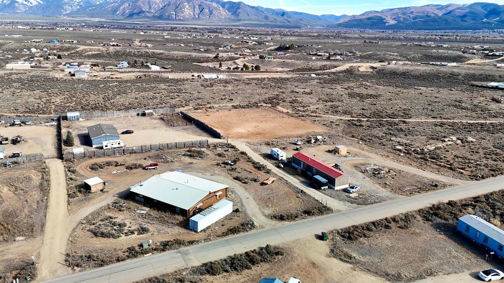 Photo of 64 Straight Arrow Rd, El Prado, NM 87529 (MLS # 114335)