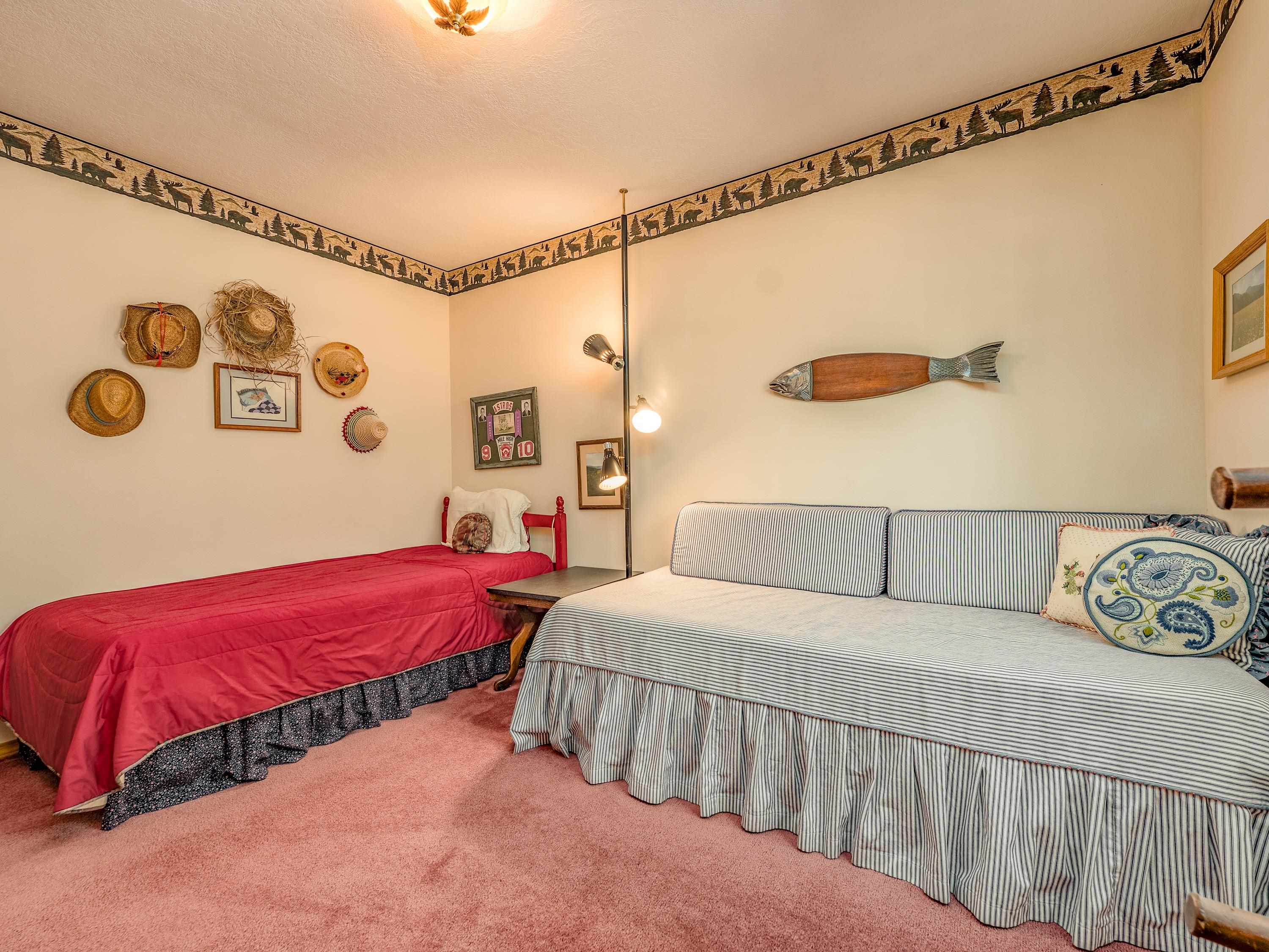 Angel Fire, New Mexico 87710, United States, 3 Bedrooms Bedrooms, ,2 BathroomsBathrooms,Residential,Pending,216410