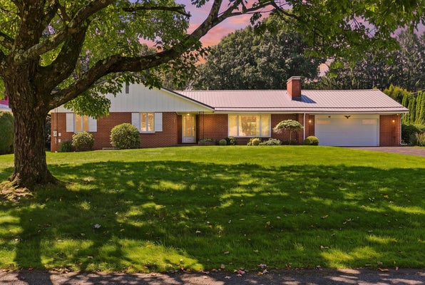 334 DICKINSON ST, JOHNSTOWN, PA 15905 - Image a0b3b1f4a8f4233649bb8bbc8ebfa810/2372861458