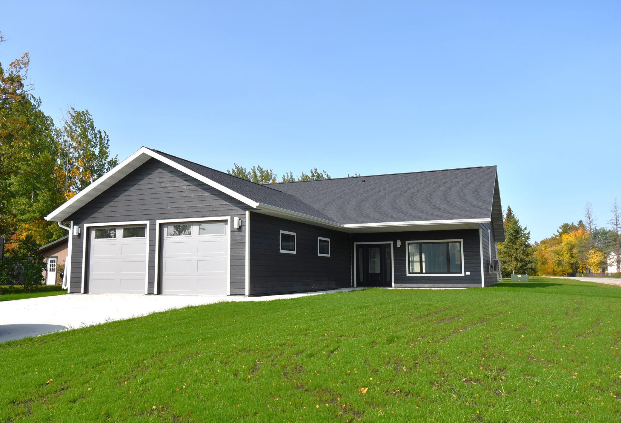 609 Lincoln Street, Warroad, Minnesota image 1