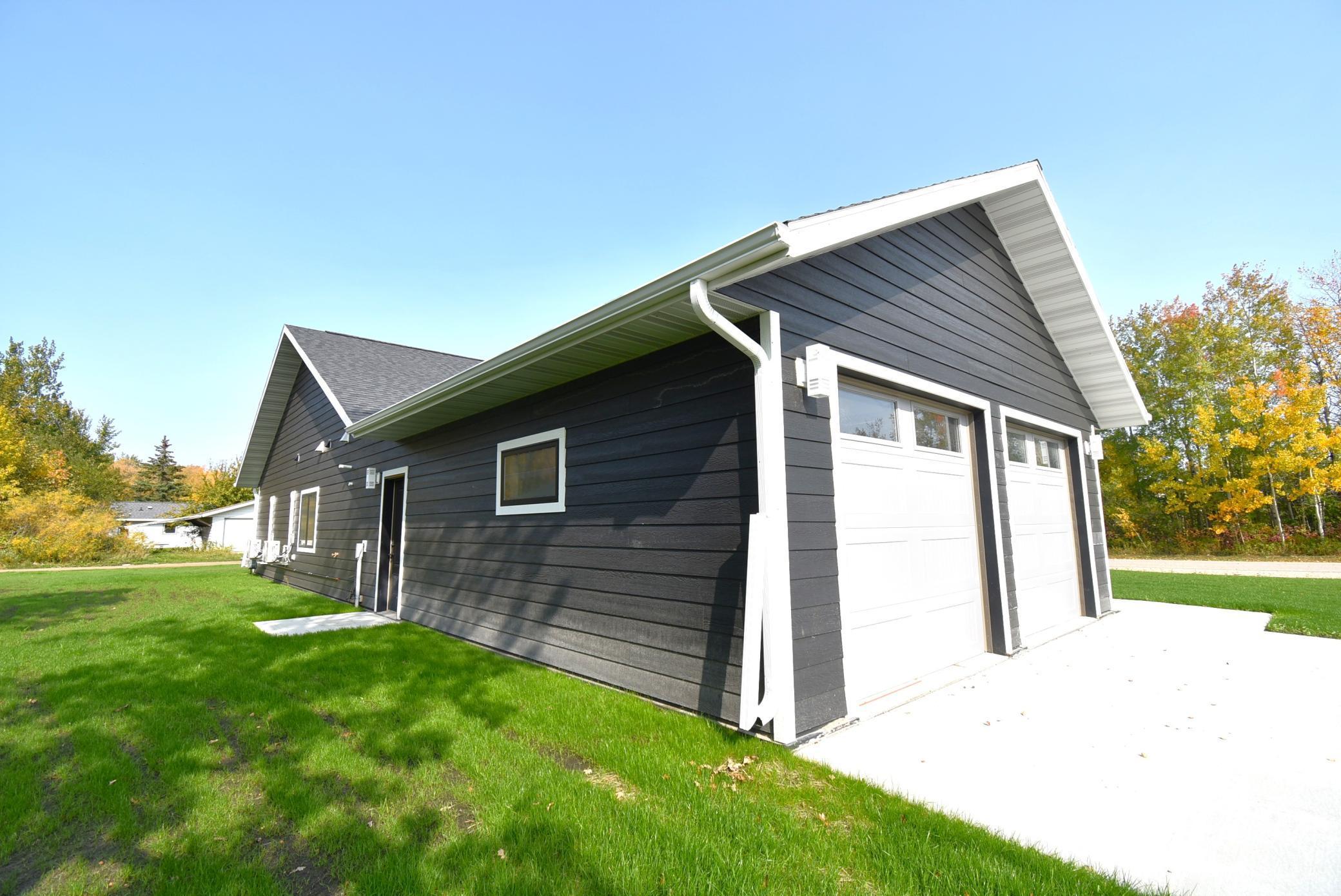 609 Lincoln Street, Warroad, Minnesota image 7