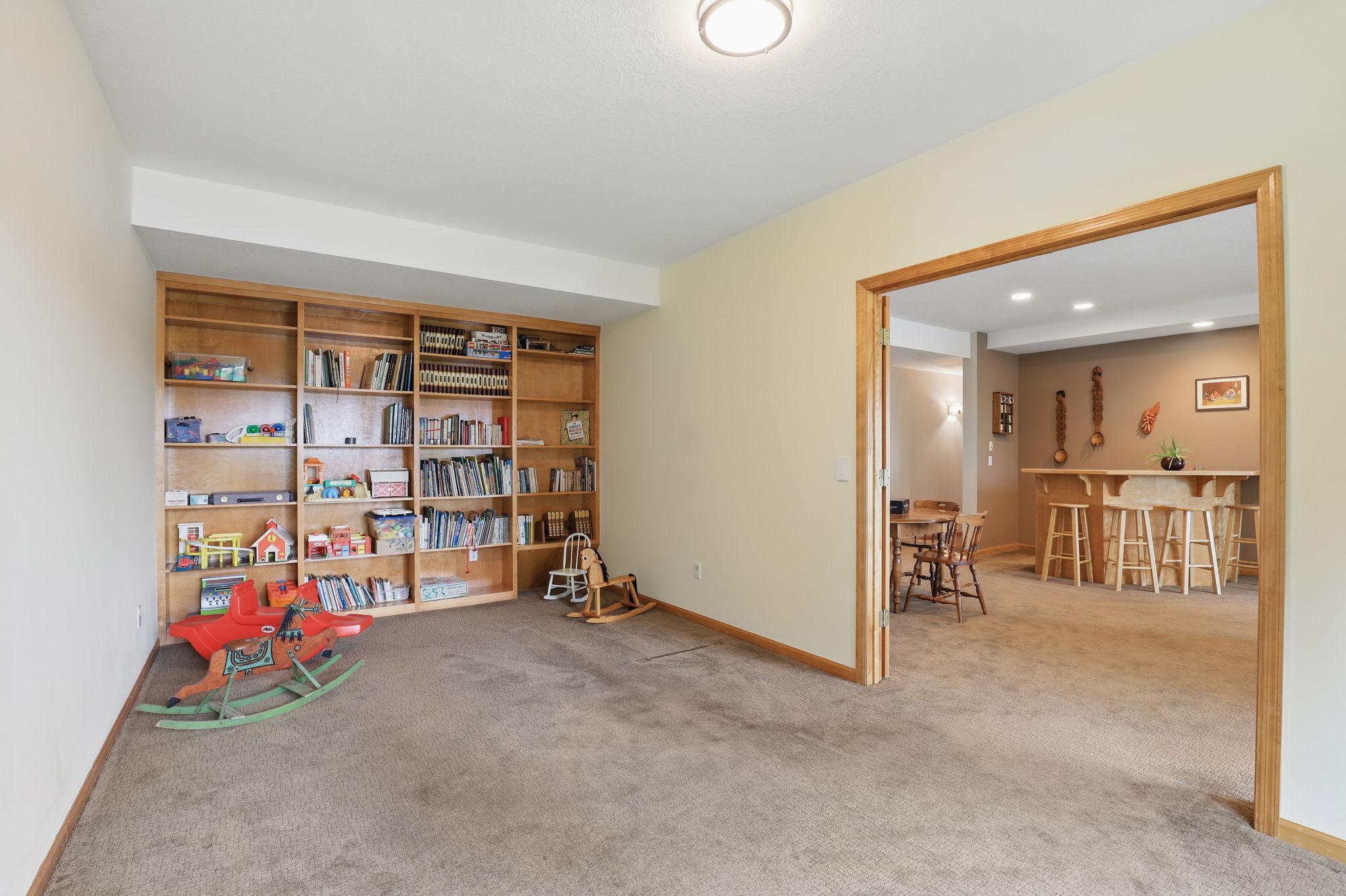 8811 Ridge Ponds Drive, Victoria, Minnesota image 27