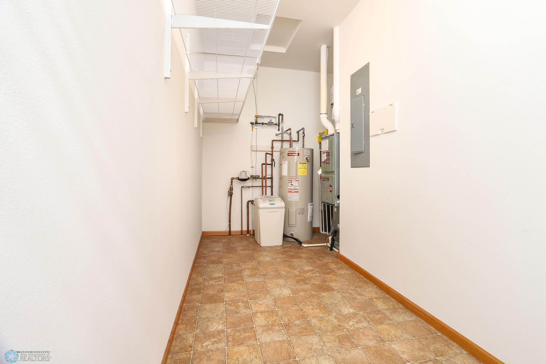 Fargo, North Dakota 58104, United States, 3 Bedrooms Bedrooms, ,2 BathroomsBathrooms,Residential,Active,198857