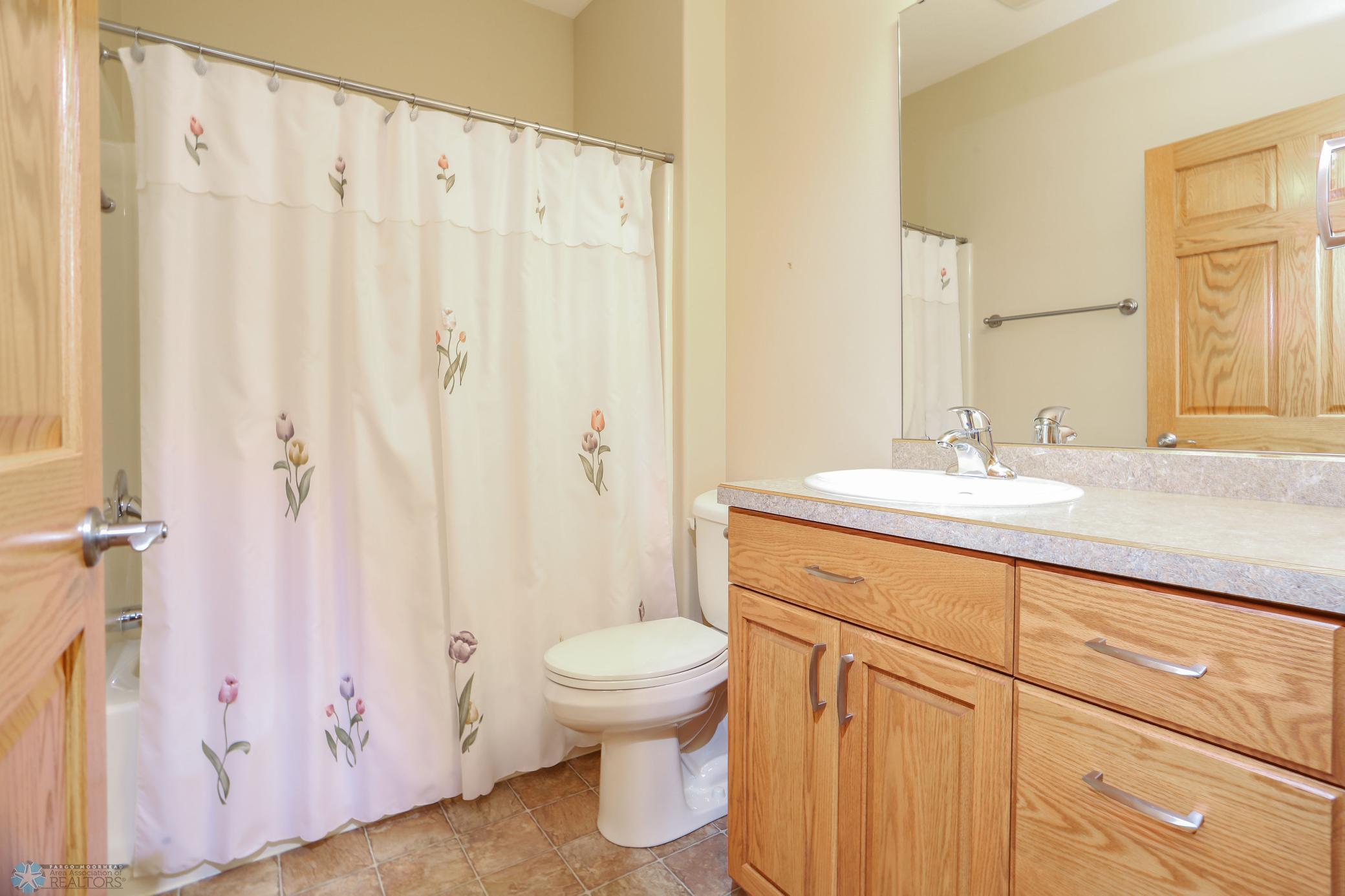 Fargo, North Dakota 58104, United States, 3 Bedrooms Bedrooms, ,2 BathroomsBathrooms,Residential,Active,198857