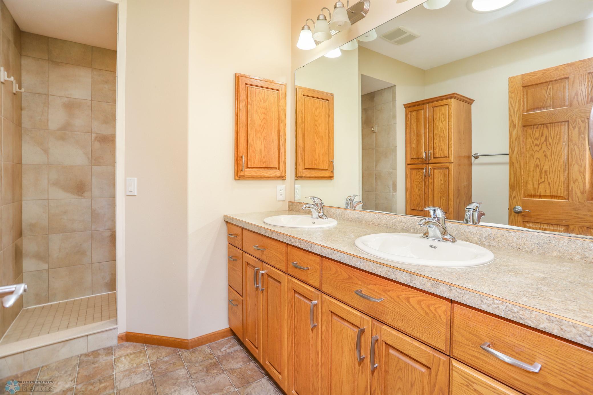 Fargo, North Dakota 58104, United States, 3 Bedrooms Bedrooms, ,2 BathroomsBathrooms,Residential,Active,198857