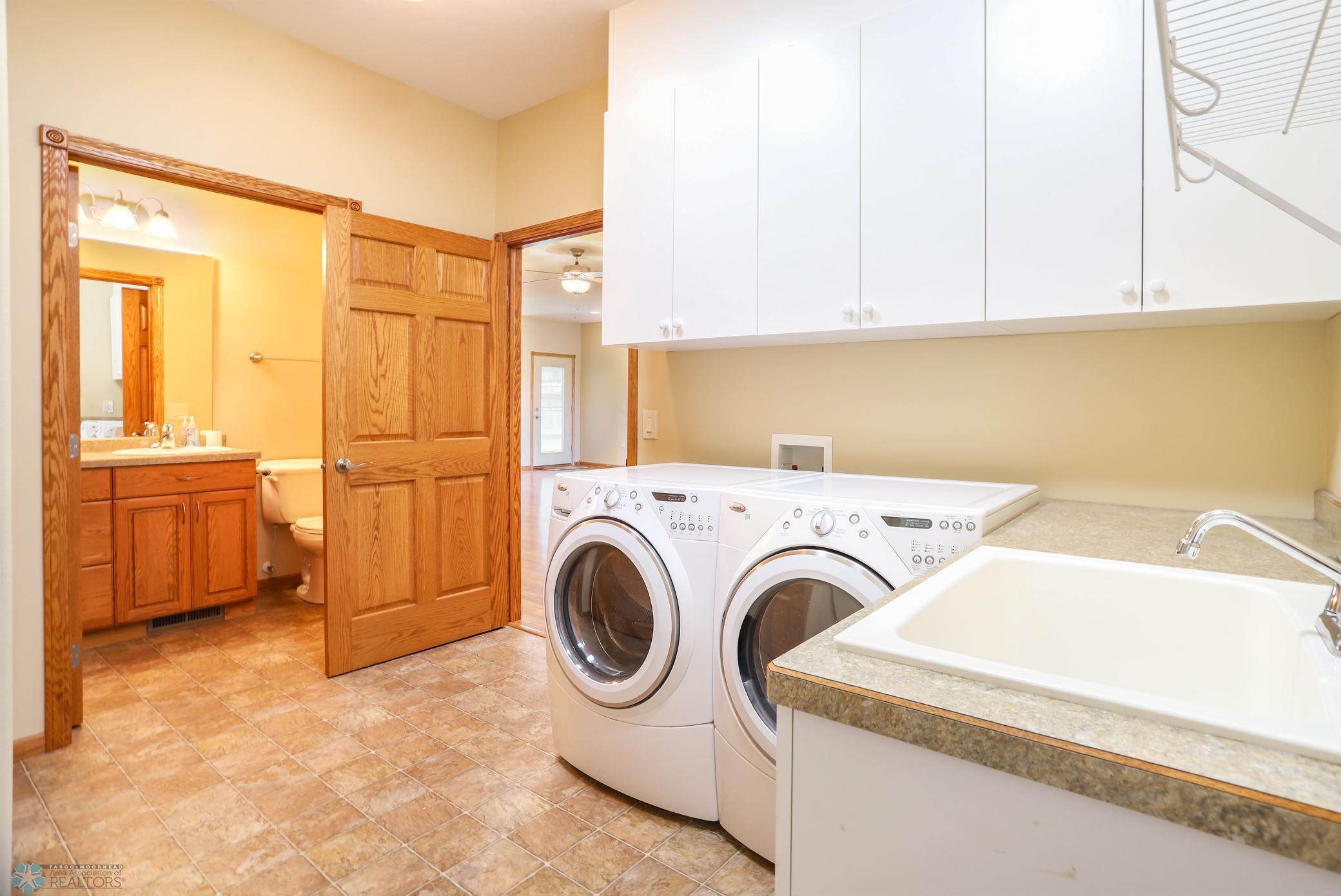 Fargo, North Dakota 58104, United States, 3 Bedrooms Bedrooms, ,2 BathroomsBathrooms,Residential,Active,198857