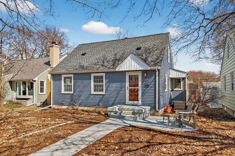 Homes For Sale - 2704 Zenith Avenue<br/> Robbinsdale, MN 55422