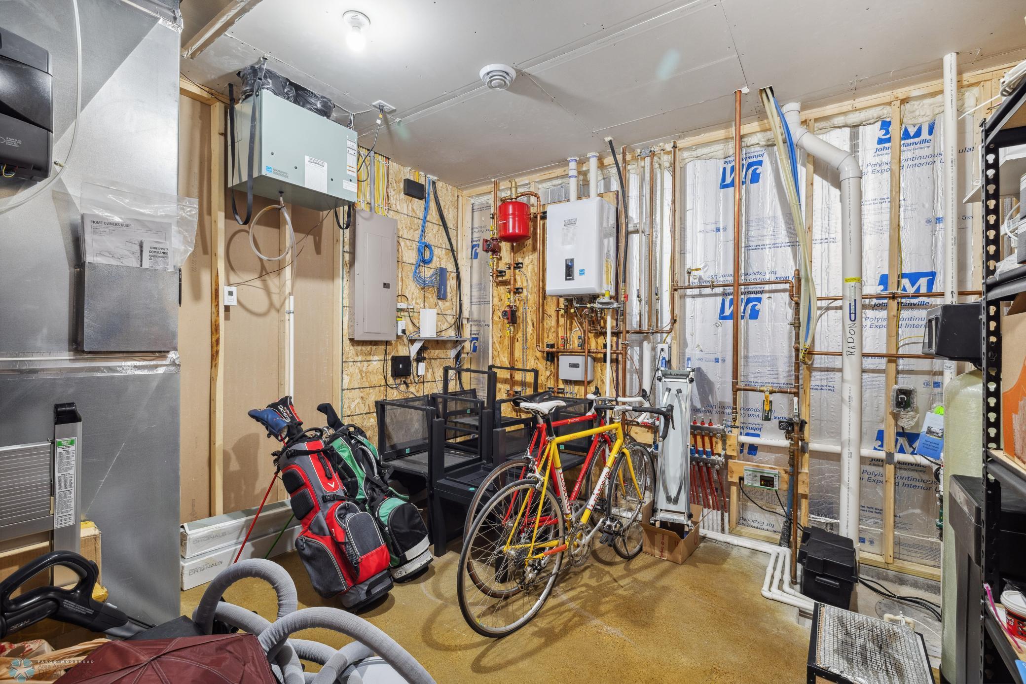 Fargo, North Dakota 58104, United States, 6 Bedrooms Bedrooms, ,4 BathroomsBathrooms,Residential,Pending,60130