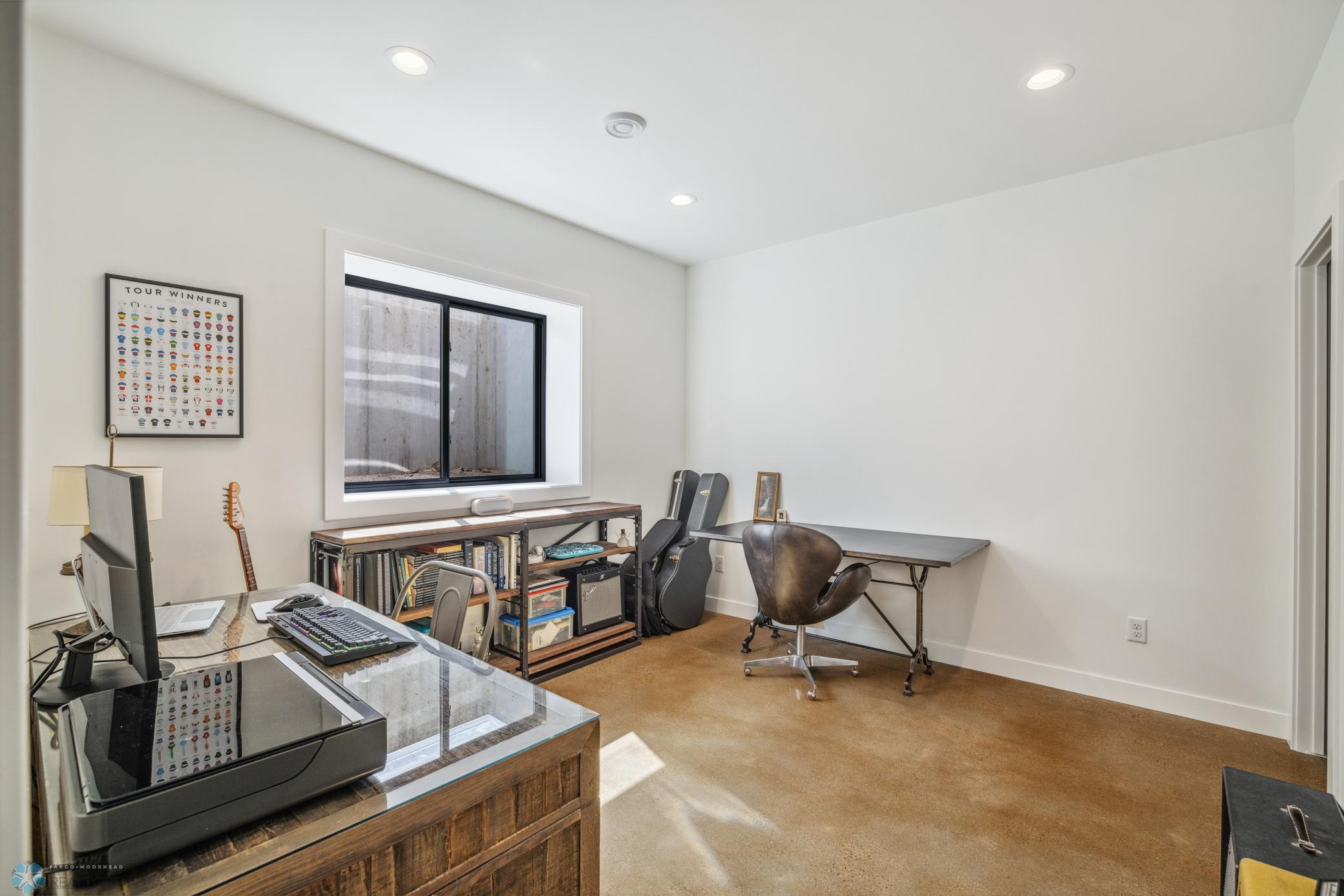 Fargo, North Dakota 58104, United States, 6 Bedrooms Bedrooms, ,4 BathroomsBathrooms,Residential,Pending,60130