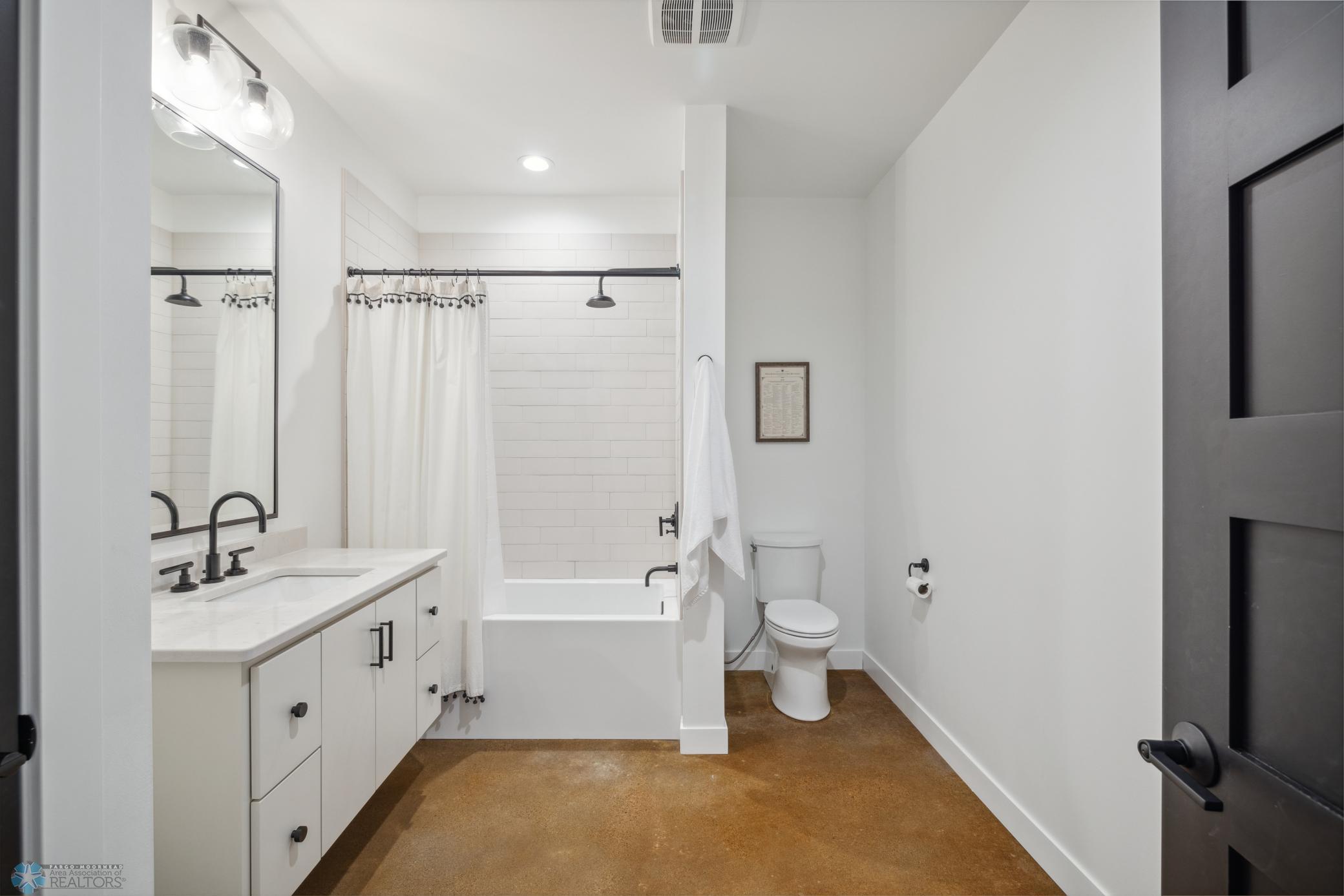 Fargo, North Dakota 58104, United States, 6 Bedrooms Bedrooms, ,4 BathroomsBathrooms,Residential,Pending,60130