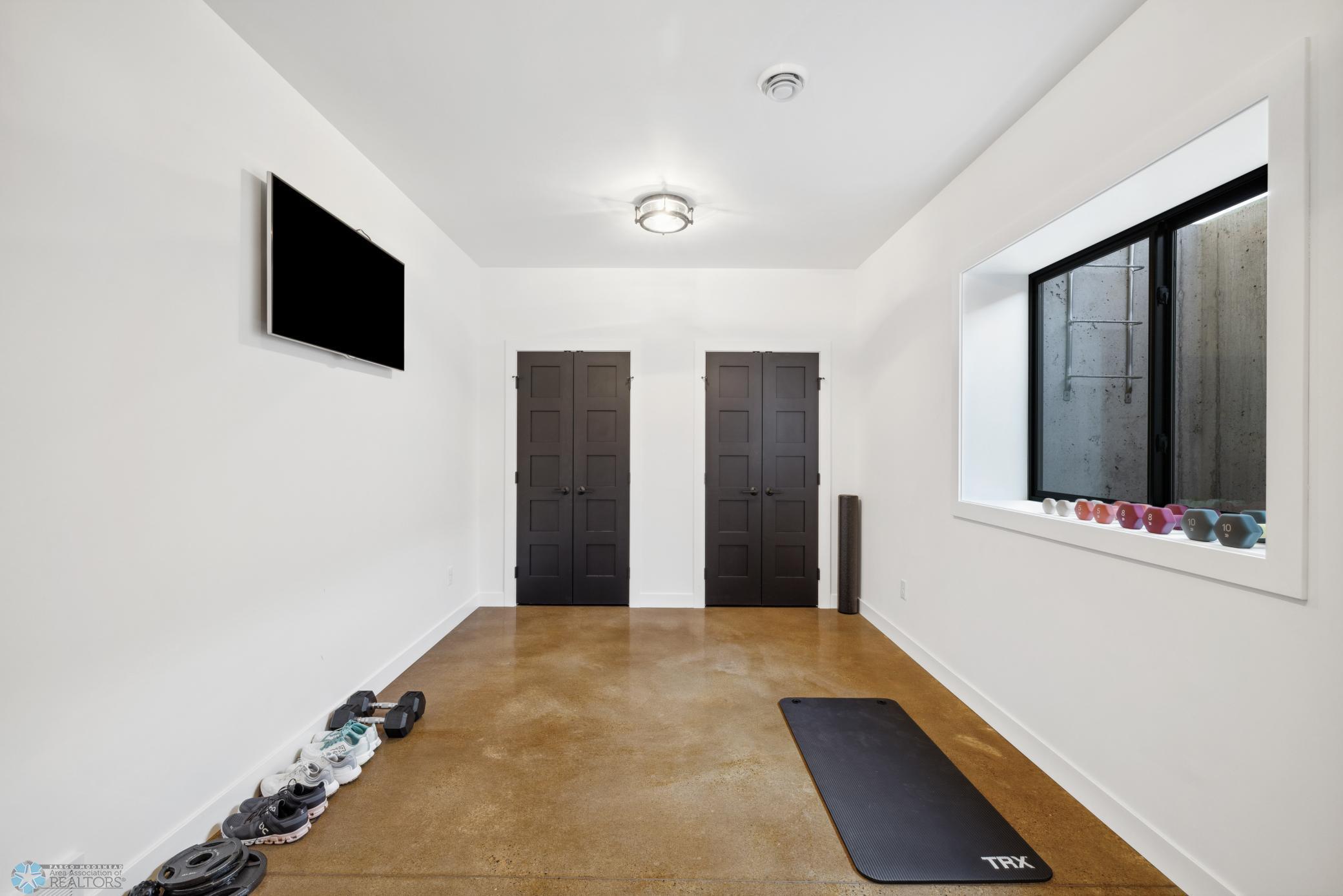 Fargo, North Dakota 58104, United States, 6 Bedrooms Bedrooms, ,4 BathroomsBathrooms,Residential,Pending,60130