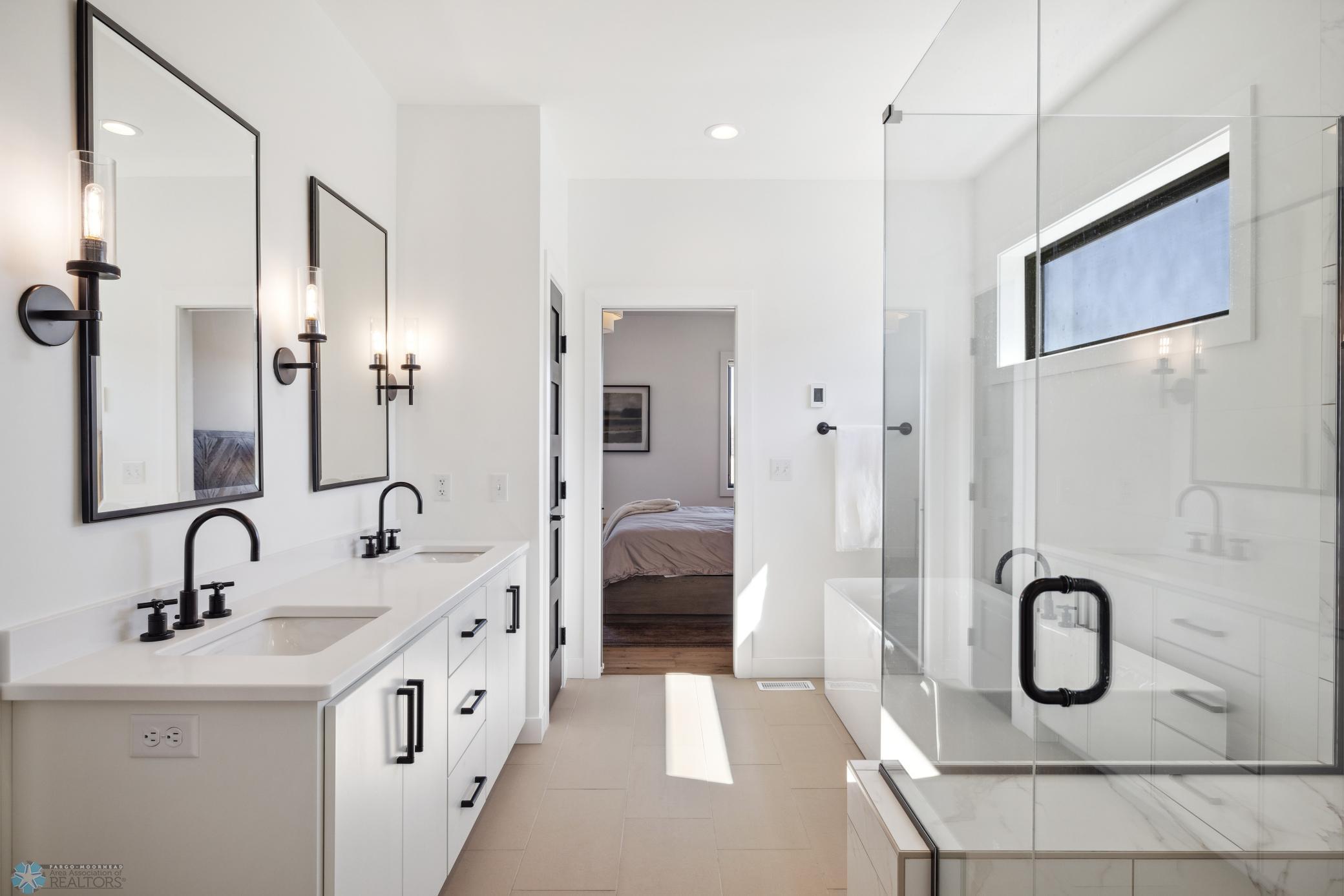 Fargo, North Dakota 58104, United States, 6 Bedrooms Bedrooms, ,4 BathroomsBathrooms,Residential,Pending,60130