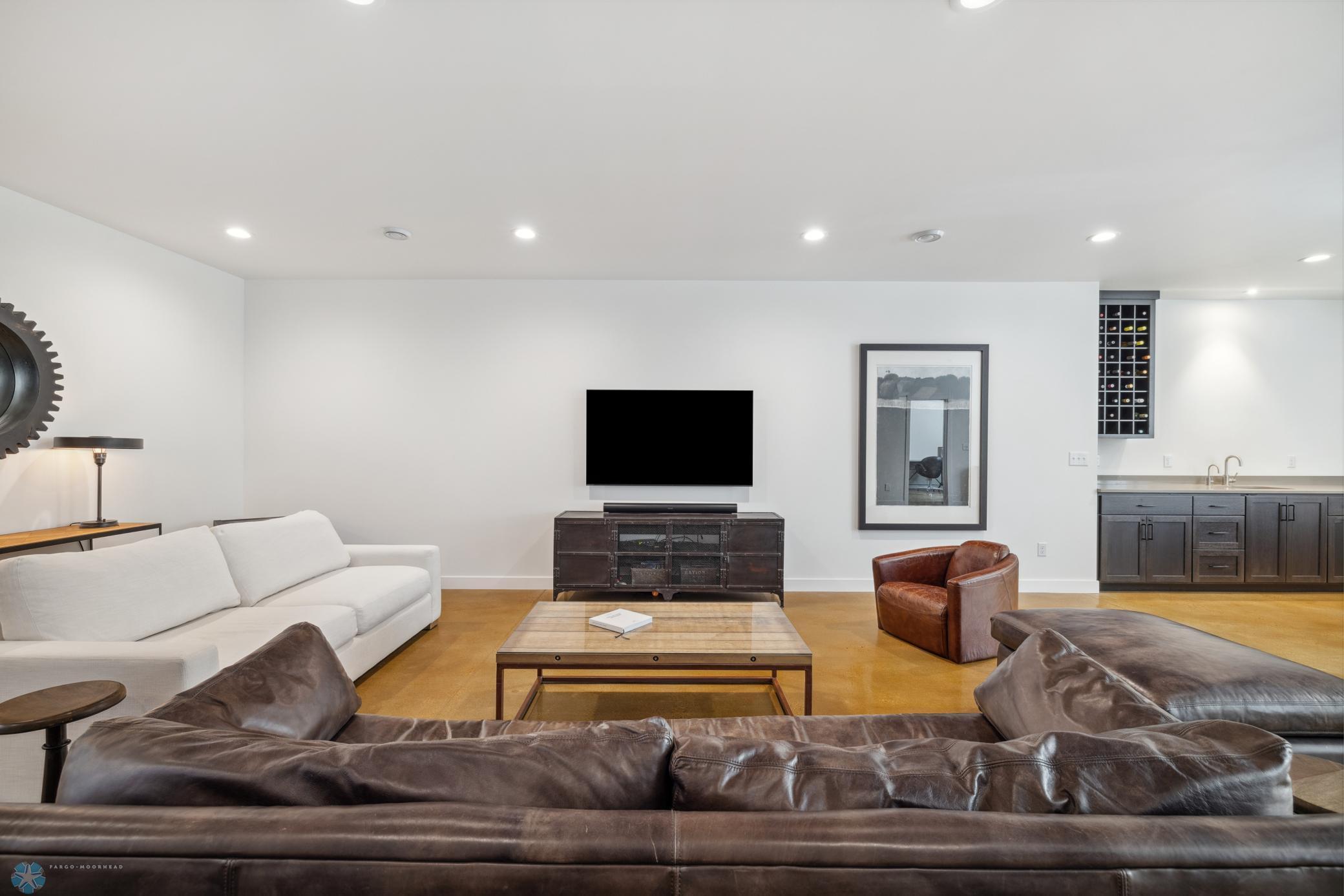 Fargo, North Dakota 58104, United States, 6 Bedrooms Bedrooms, ,4 BathroomsBathrooms,Residential,Pending,60130