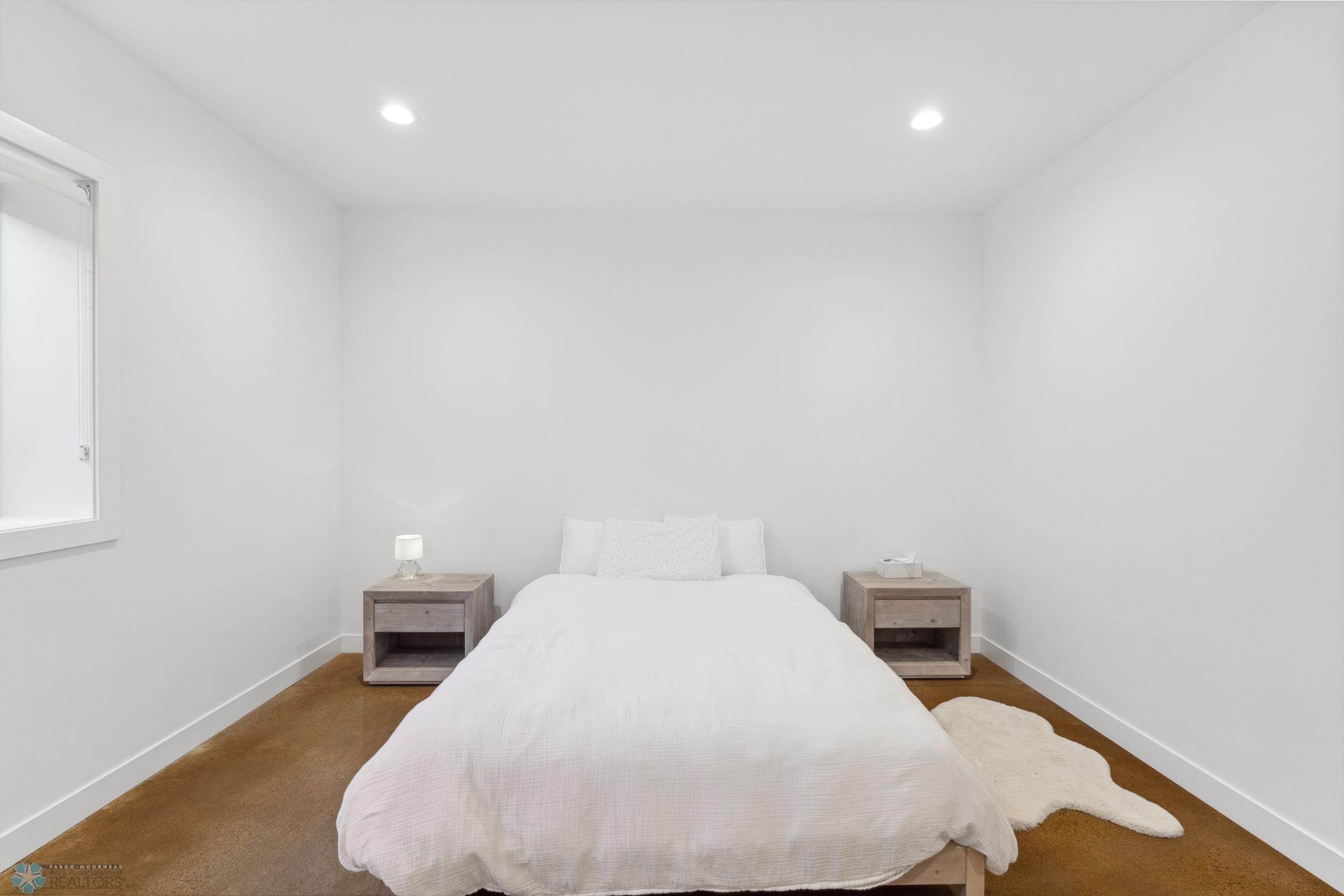 Fargo, North Dakota 58104, United States, 6 Bedrooms Bedrooms, ,4 BathroomsBathrooms,Residential,Pending,60130