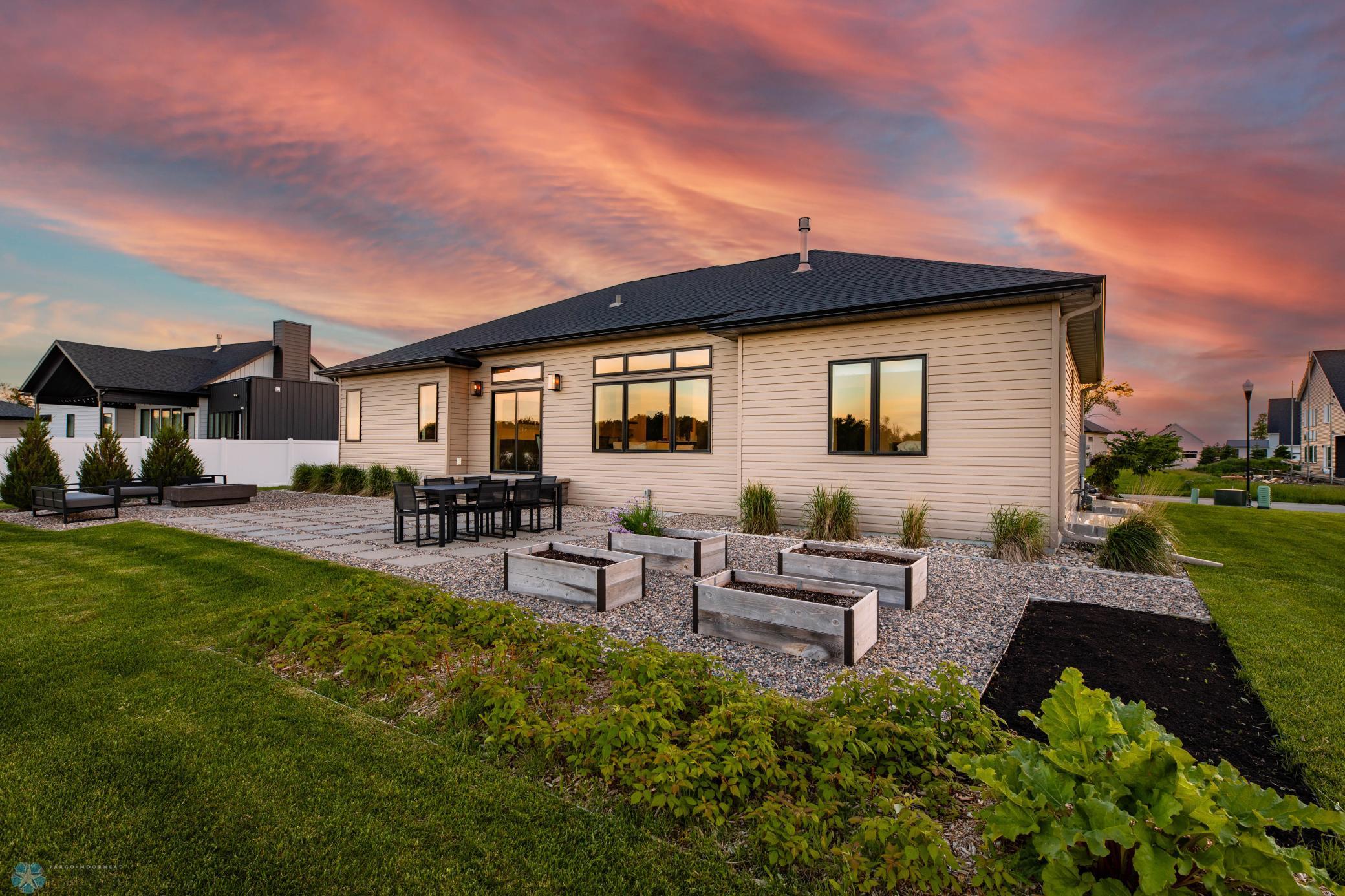 Fargo, North Dakota 58104, United States, 6 Bedrooms Bedrooms, ,4 BathroomsBathrooms,Residential,Pending,60130