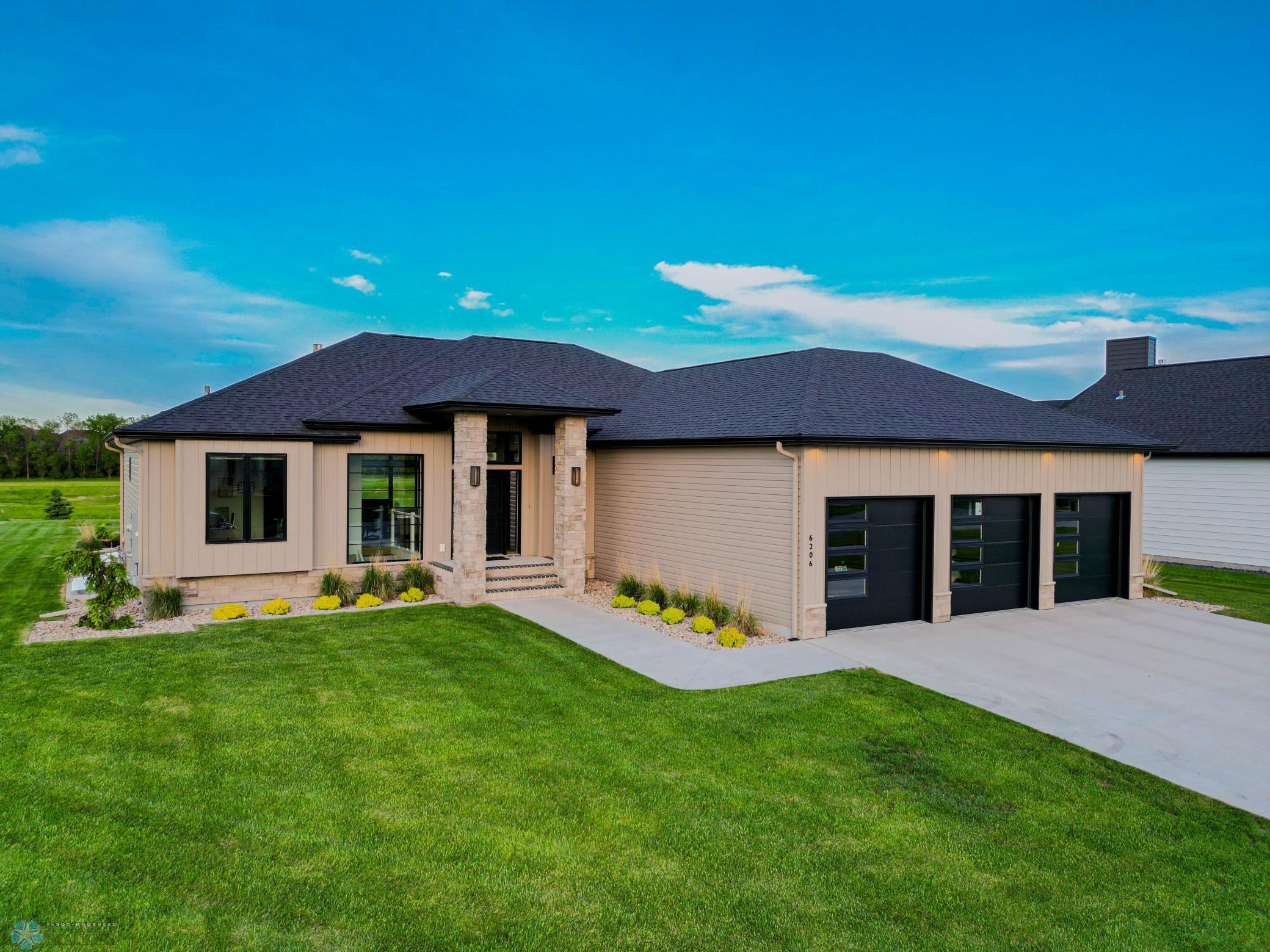 Fargo, North Dakota 58104, United States, 6 Bedrooms Bedrooms, ,4 BathroomsBathrooms,Residential,Pending,60130