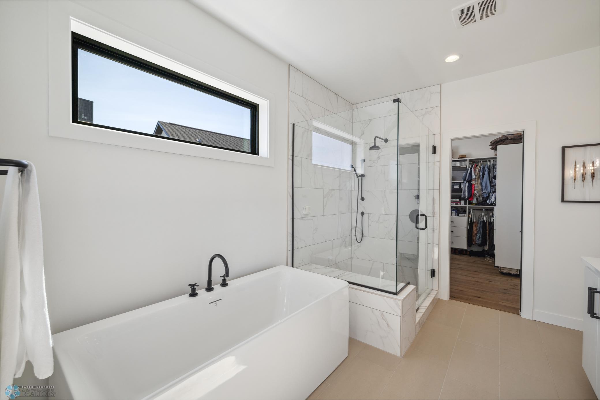 Fargo, North Dakota 58104, United States, 6 Bedrooms Bedrooms, ,4 BathroomsBathrooms,Residential,Pending,60130