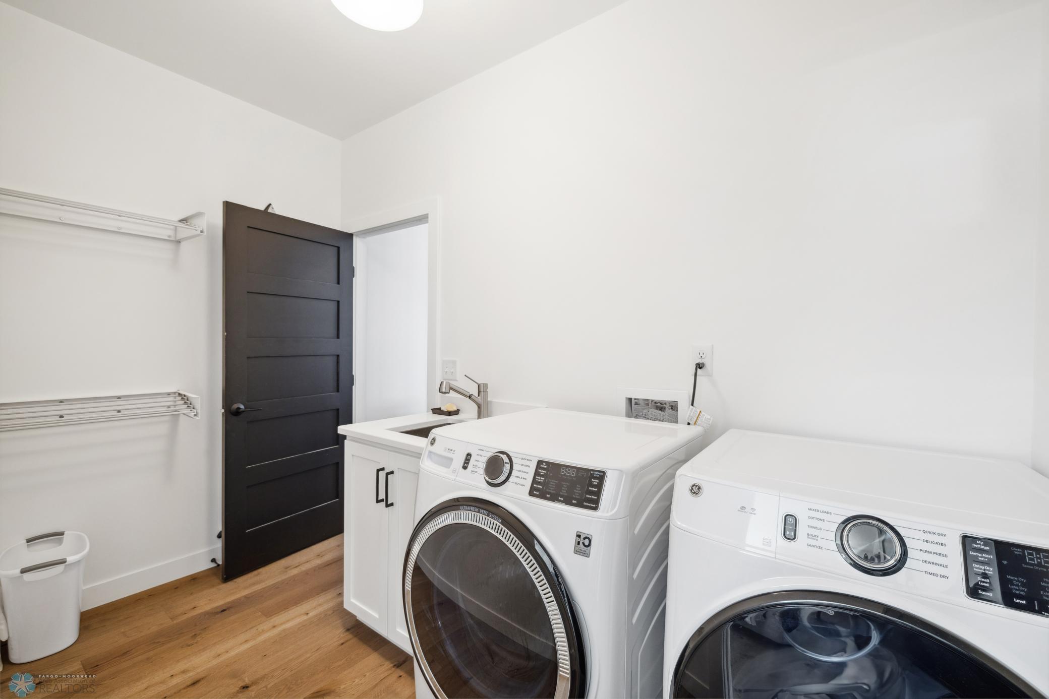 Fargo, North Dakota 58104, United States, 6 Bedrooms Bedrooms, ,4 BathroomsBathrooms,Residential,Pending,60130