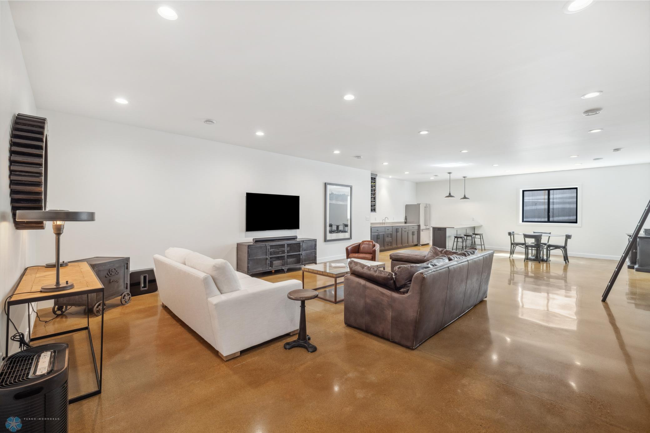 Fargo, North Dakota 58104, United States, 6 Bedrooms Bedrooms, ,4 BathroomsBathrooms,Residential,Pending,60130