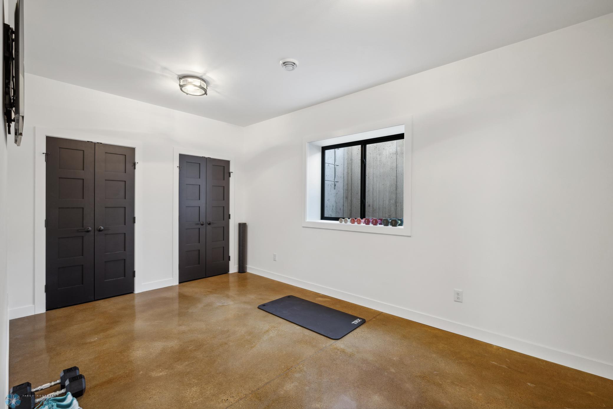 Fargo, North Dakota 58104, United States, 6 Bedrooms Bedrooms, ,4 BathroomsBathrooms,Residential,Pending,60130