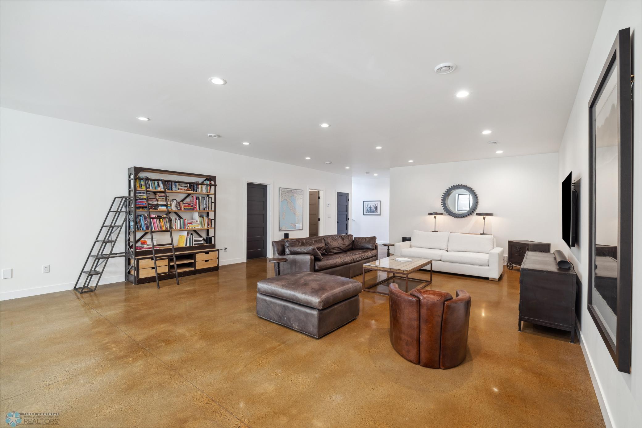 Fargo, North Dakota 58104, United States, 6 Bedrooms Bedrooms, ,4 BathroomsBathrooms,Residential,Pending,60130