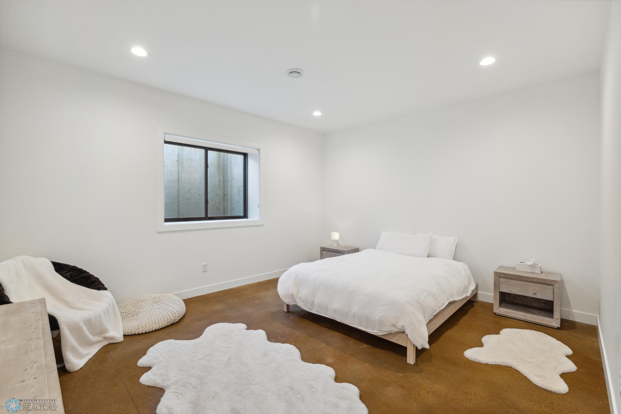 Fargo, North Dakota 58104, United States, 6 Bedrooms Bedrooms, ,4 BathroomsBathrooms,Residential,Pending,60130