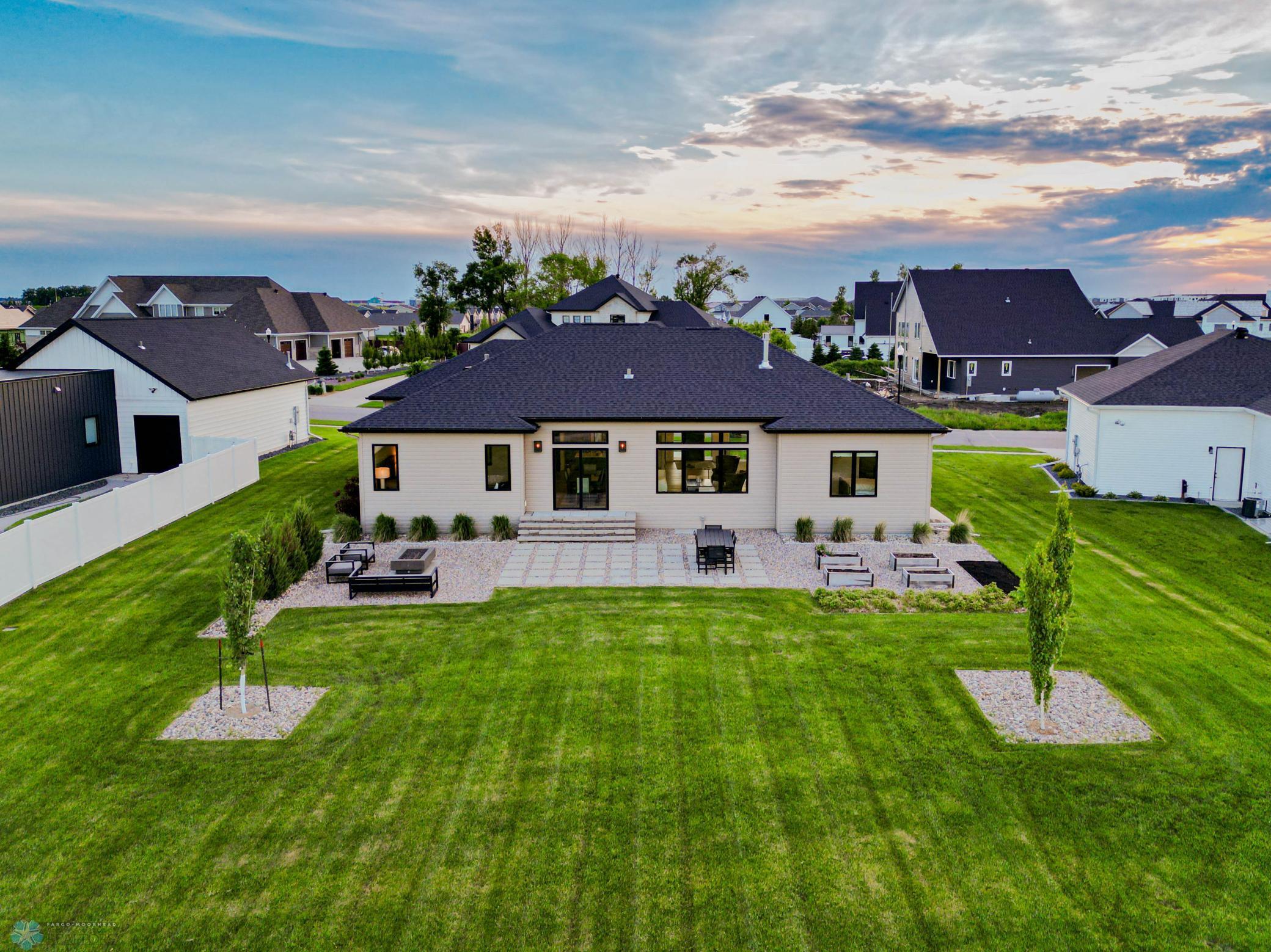 Fargo, North Dakota 58104, United States, 6 Bedrooms Bedrooms, ,4 BathroomsBathrooms,Residential,Pending,60130