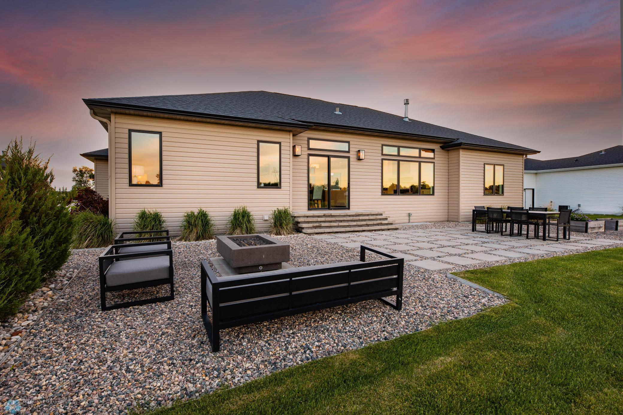 Fargo, North Dakota 58104, United States, 6 Bedrooms Bedrooms, ,4 BathroomsBathrooms,Residential,Pending,60130