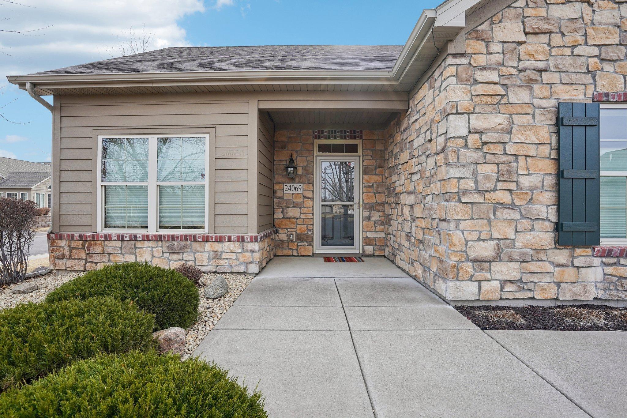 24069 Rivers Edge Road, Rogers, Minnesota image 4