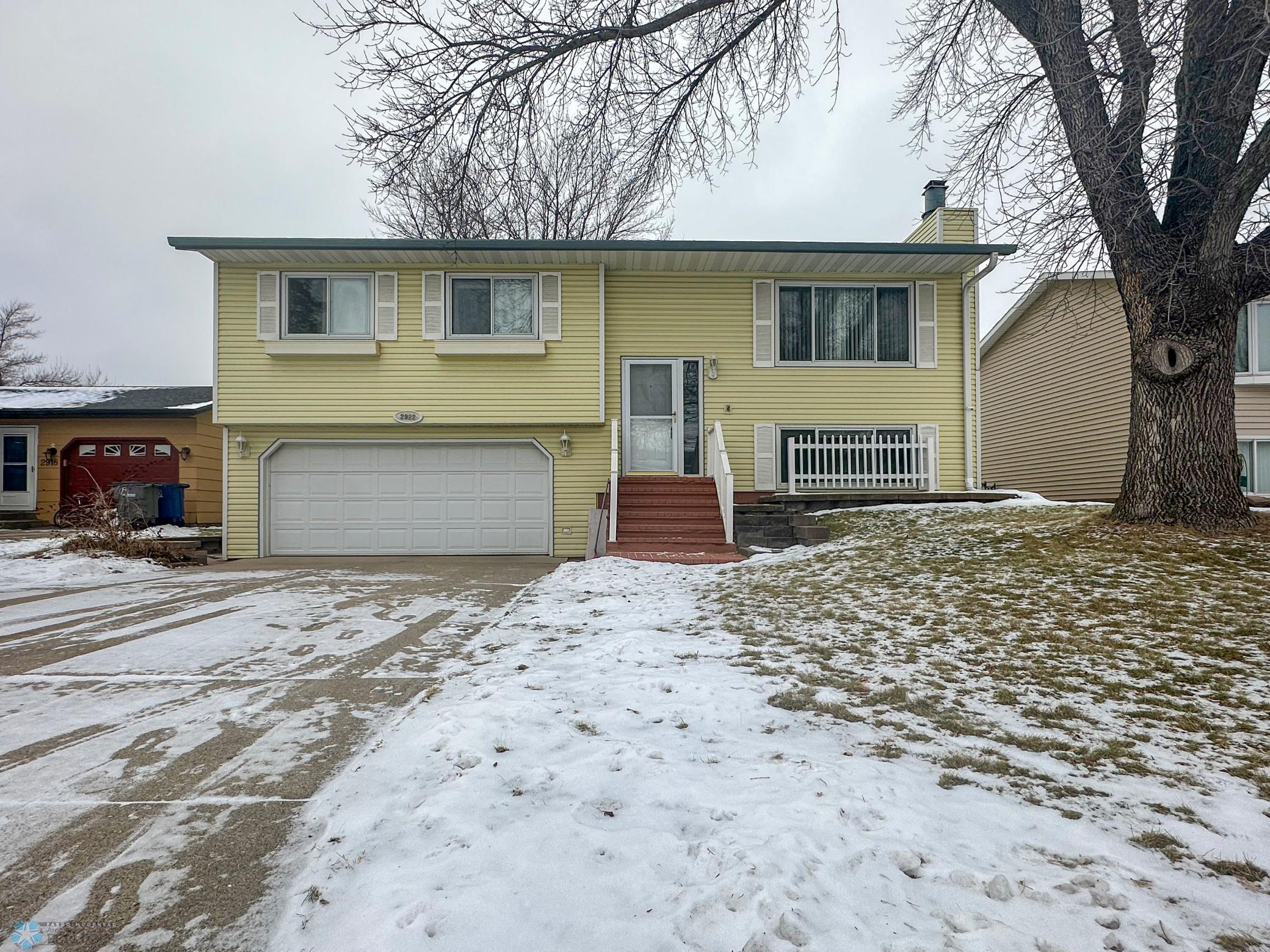 Moorhead, Minnesota 56560, United States, 3 Bedrooms Bedrooms, ,2 BathroomsBathrooms,Residential,Pending,33342