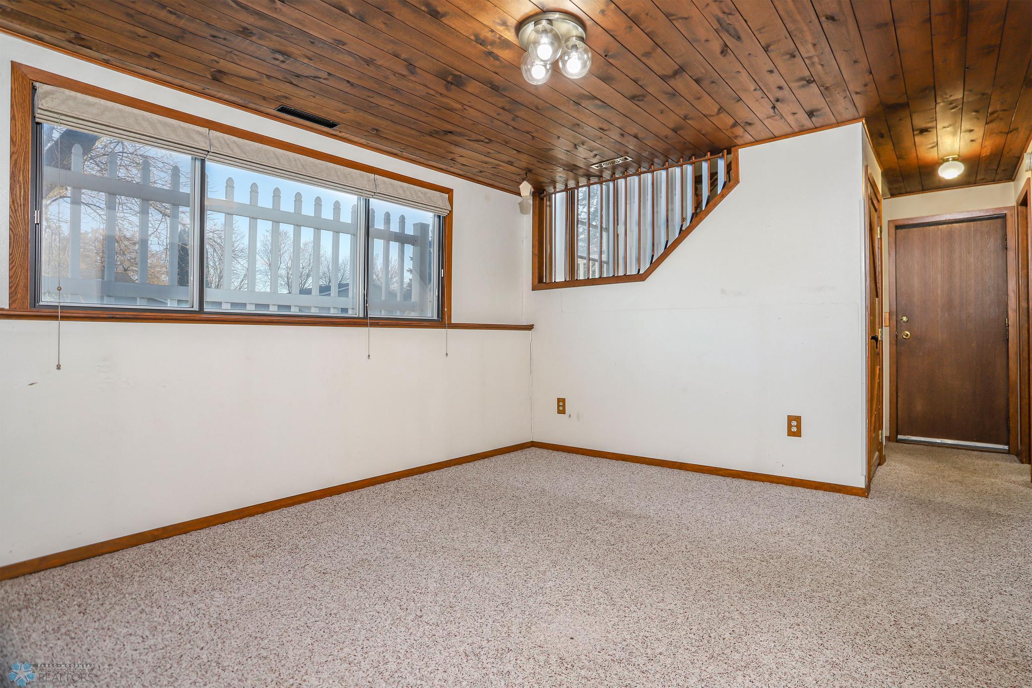 Moorhead, Minnesota 56560, United States, 3 Bedrooms Bedrooms, ,2 BathroomsBathrooms,Residential,Pending,33342