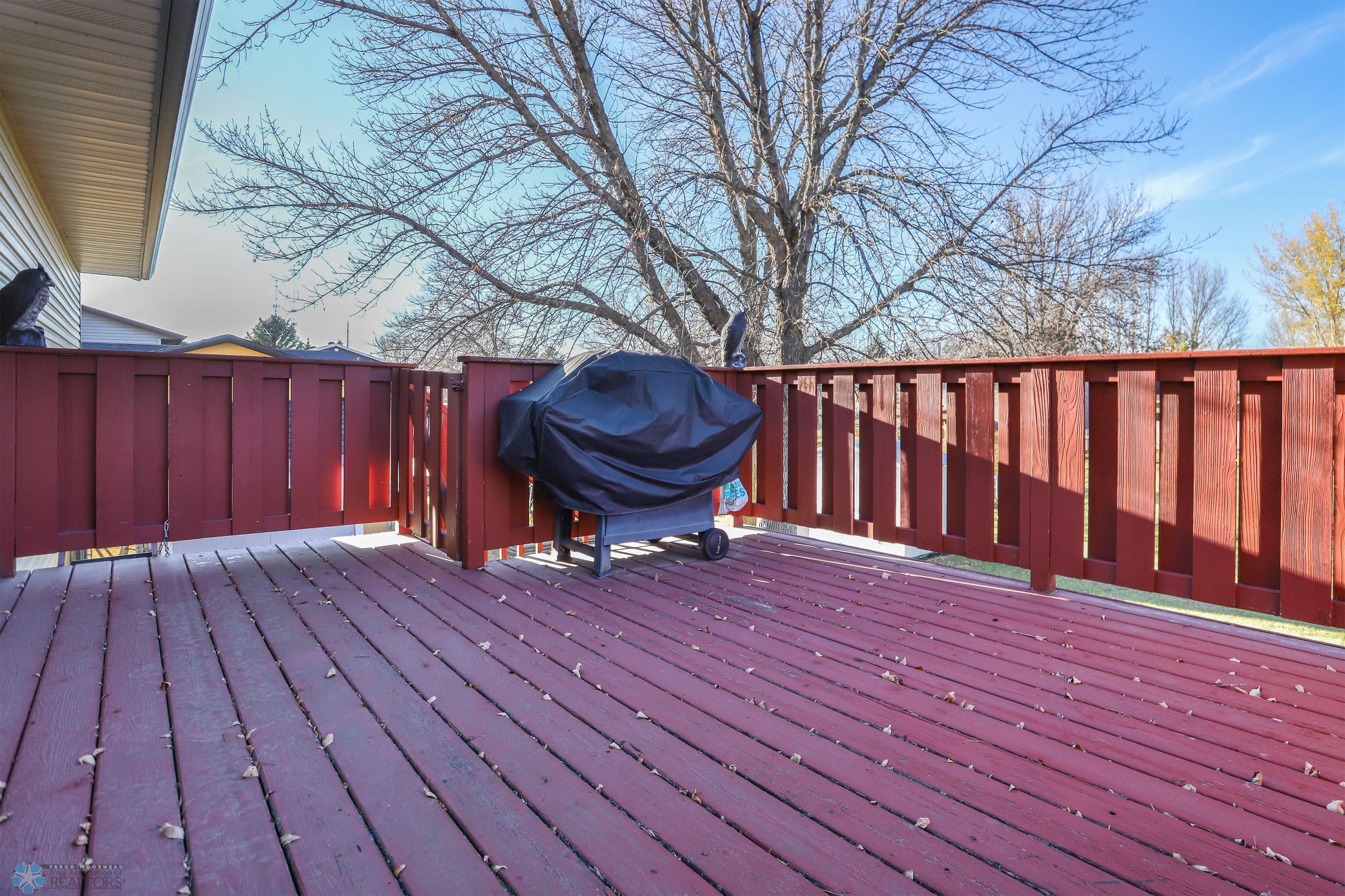 Moorhead, Minnesota 56560, United States, 3 Bedrooms Bedrooms, ,2 BathroomsBathrooms,Residential,Pending,33342