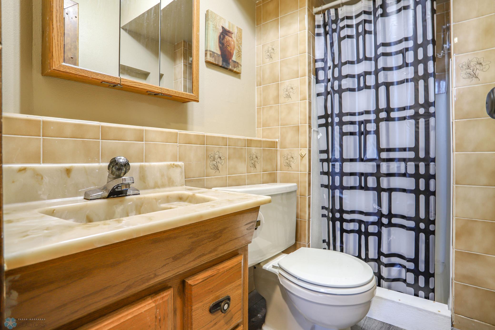 Moorhead, Minnesota 56560, United States, 3 Bedrooms Bedrooms, ,2 BathroomsBathrooms,Residential,Pending,33342