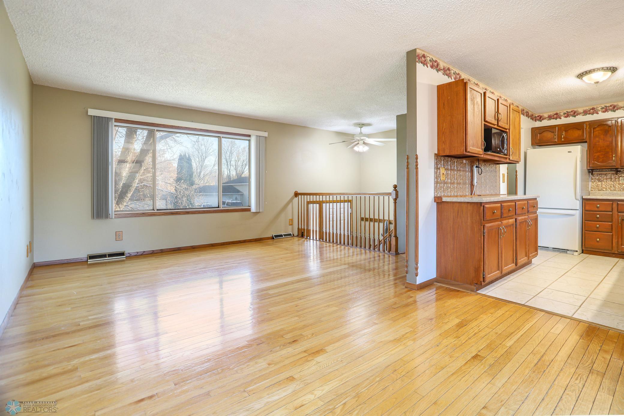 Moorhead, Minnesota 56560, United States, 3 Bedrooms Bedrooms, ,2 BathroomsBathrooms,Residential,Pending,33342