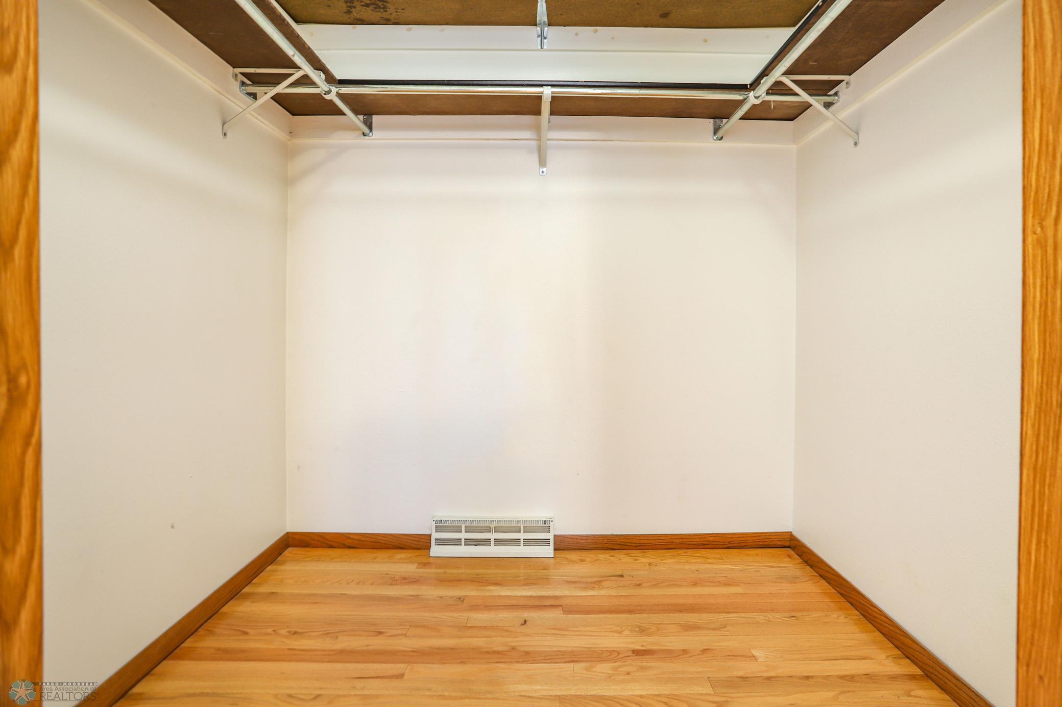 Moorhead, Minnesota 56560, United States, 3 Bedrooms Bedrooms, ,2 BathroomsBathrooms,Residential,Pending,33342